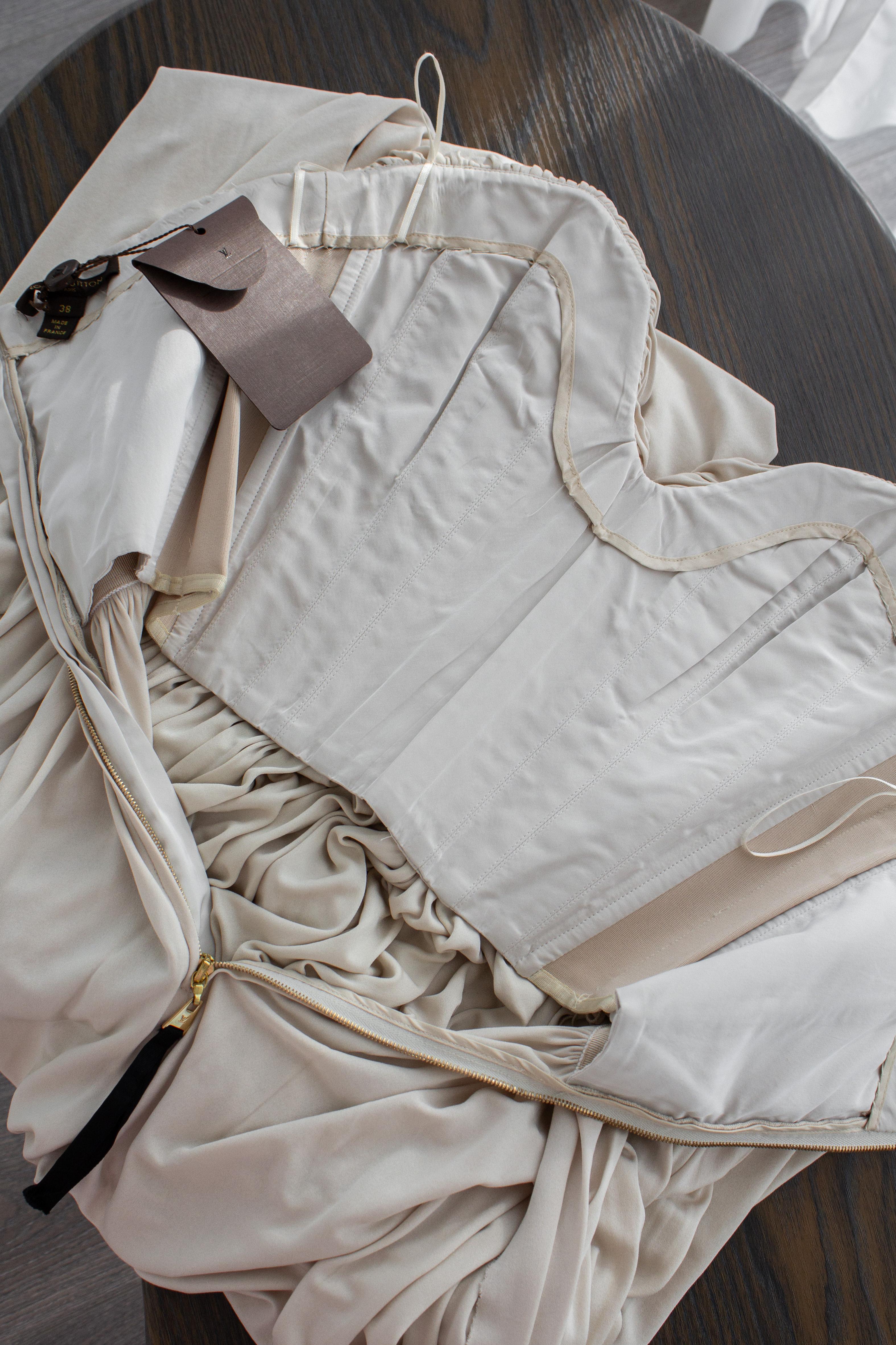 Louis Vuitton Grecian Haferflocken Beige plissiertes Abendkleid im Angebot 10