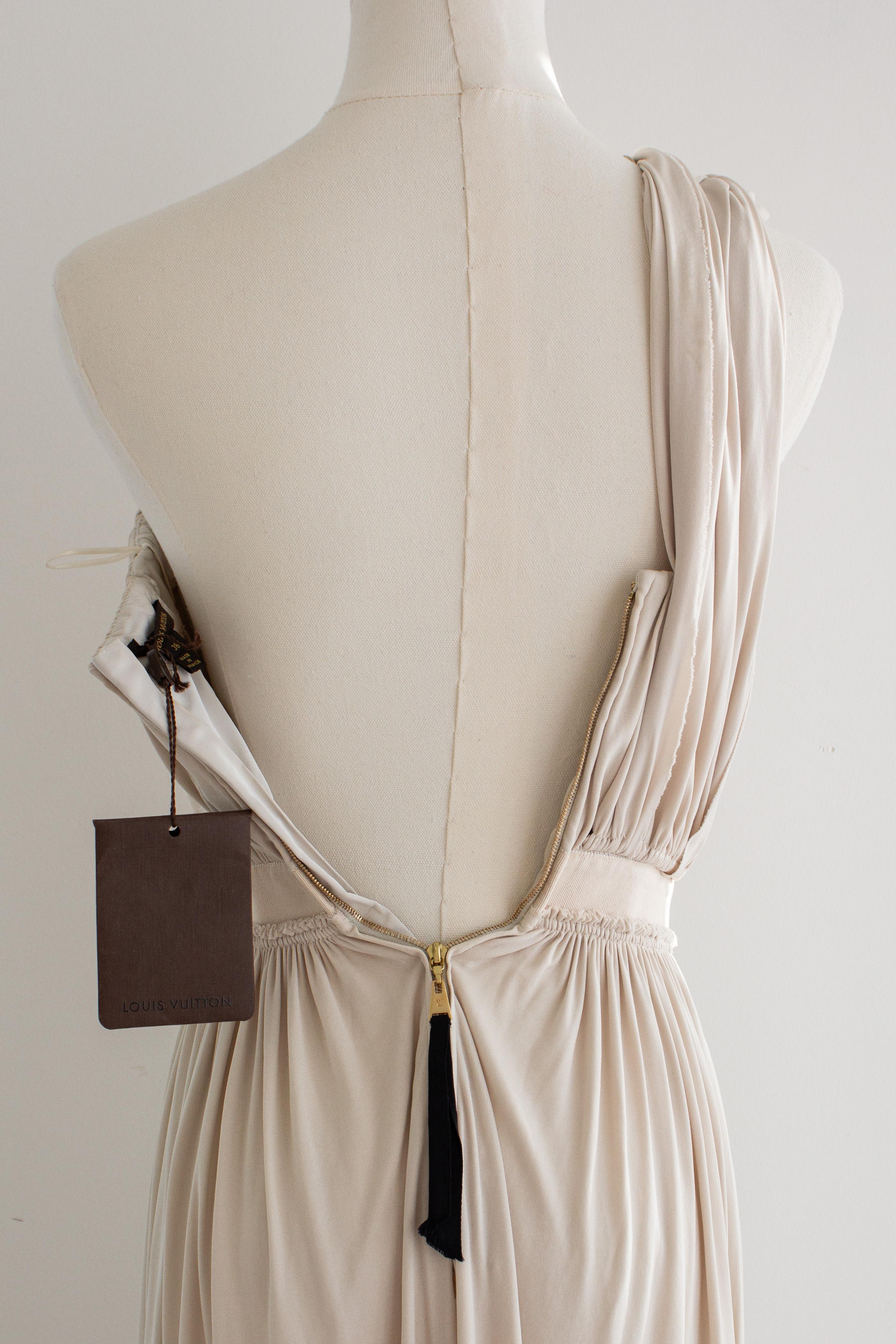 Louis Vuitton Grecian Haferflocken Beige plissiertes Abendkleid im Angebot 3