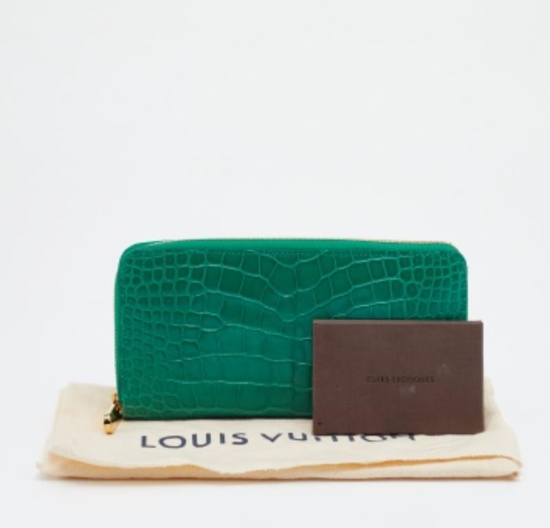 Louis Vuitton Green Alligator Leather Zippy Wallet For Sale 3