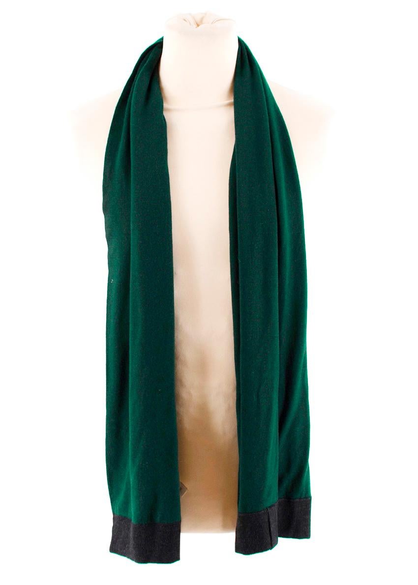 Louis Vuitton Green Cashmere Knit Scarf

- Luxurious extra soft cashmere texture 
- Gorgeous green hue 
- Ribbed contrasting hems 
- LV logo embroidery detail to the hem 
- Timeless comfortable design 

Materials:
100% cashmere 

Dry clean only