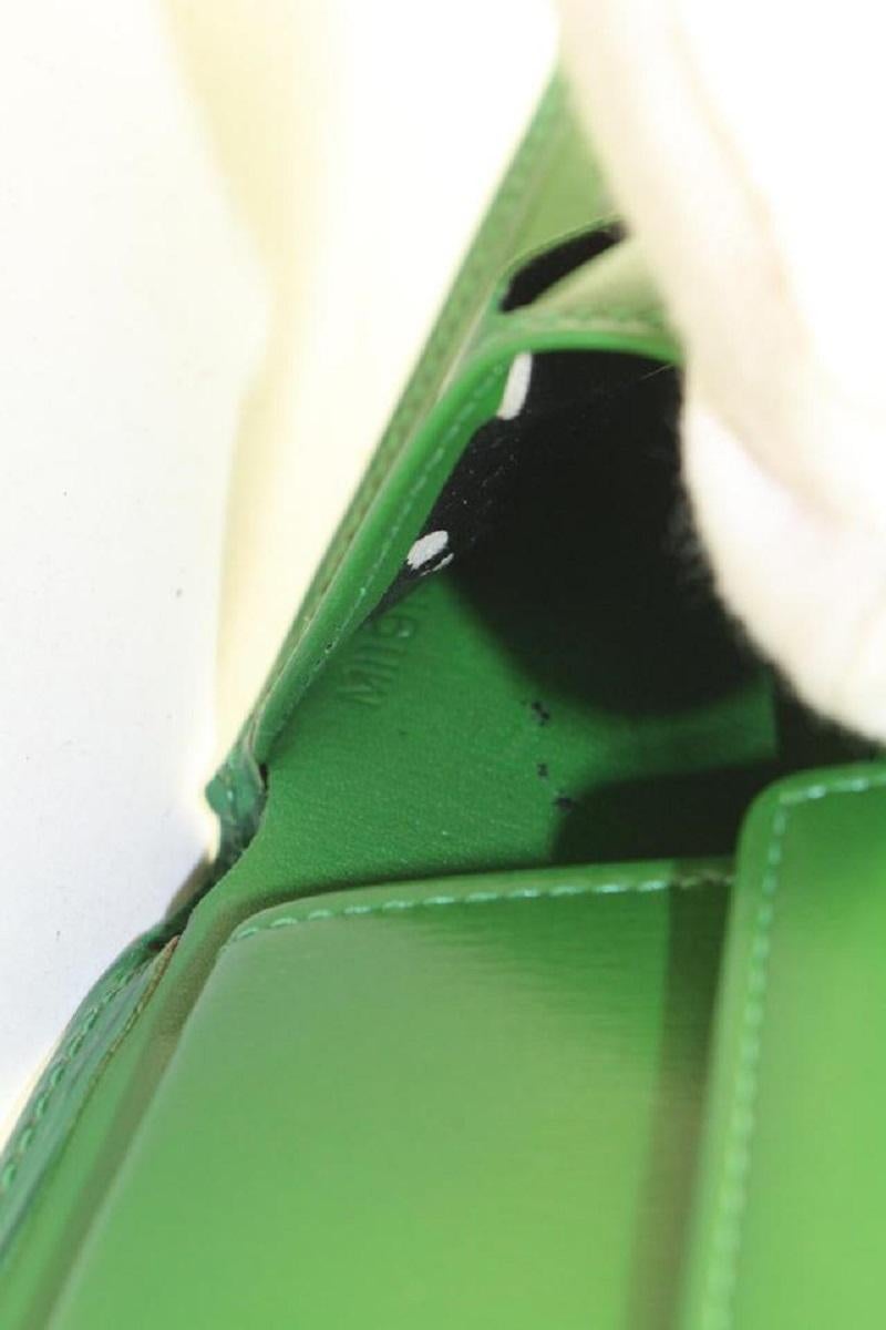 Louis Vuitton Grün Epi Leder Borneo Herren Brieftasche zum Umklappen schlank Multiple Epi Leder Borneo im Zustand „Gut“ in Dix hills, NY