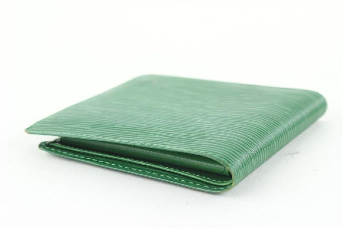 Louis Vuitton Green Epi Leather Borneo Men's Bifold Wallet Slender Multiple In Good Condition In Dix hills, NY