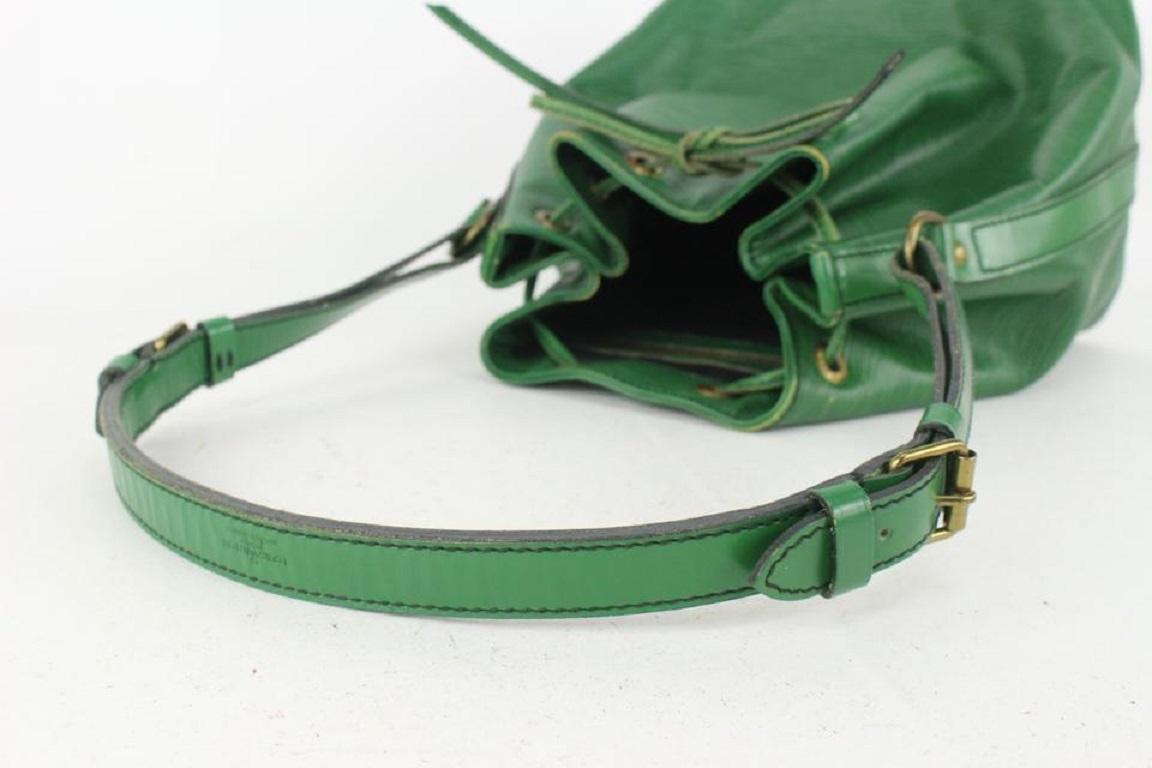 Women's Louis Vuitton Green Epi Leather Borneo Petit Noe Drawstring Bucket Hobo 820lv82 For Sale