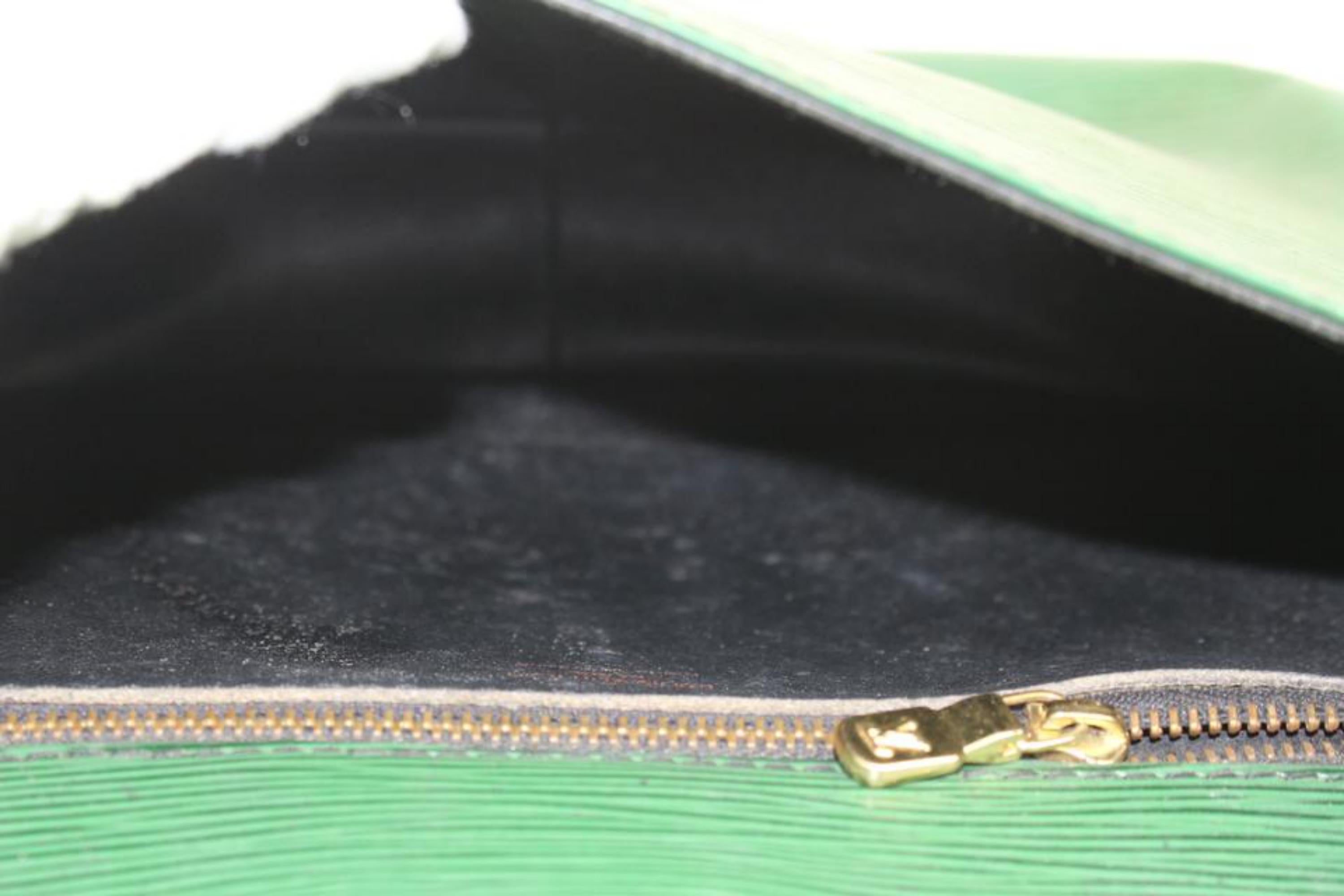 Louis Vuitton Green Epi Leather Borneo Saint Cloud Crossbody Bag 1LV1015 2