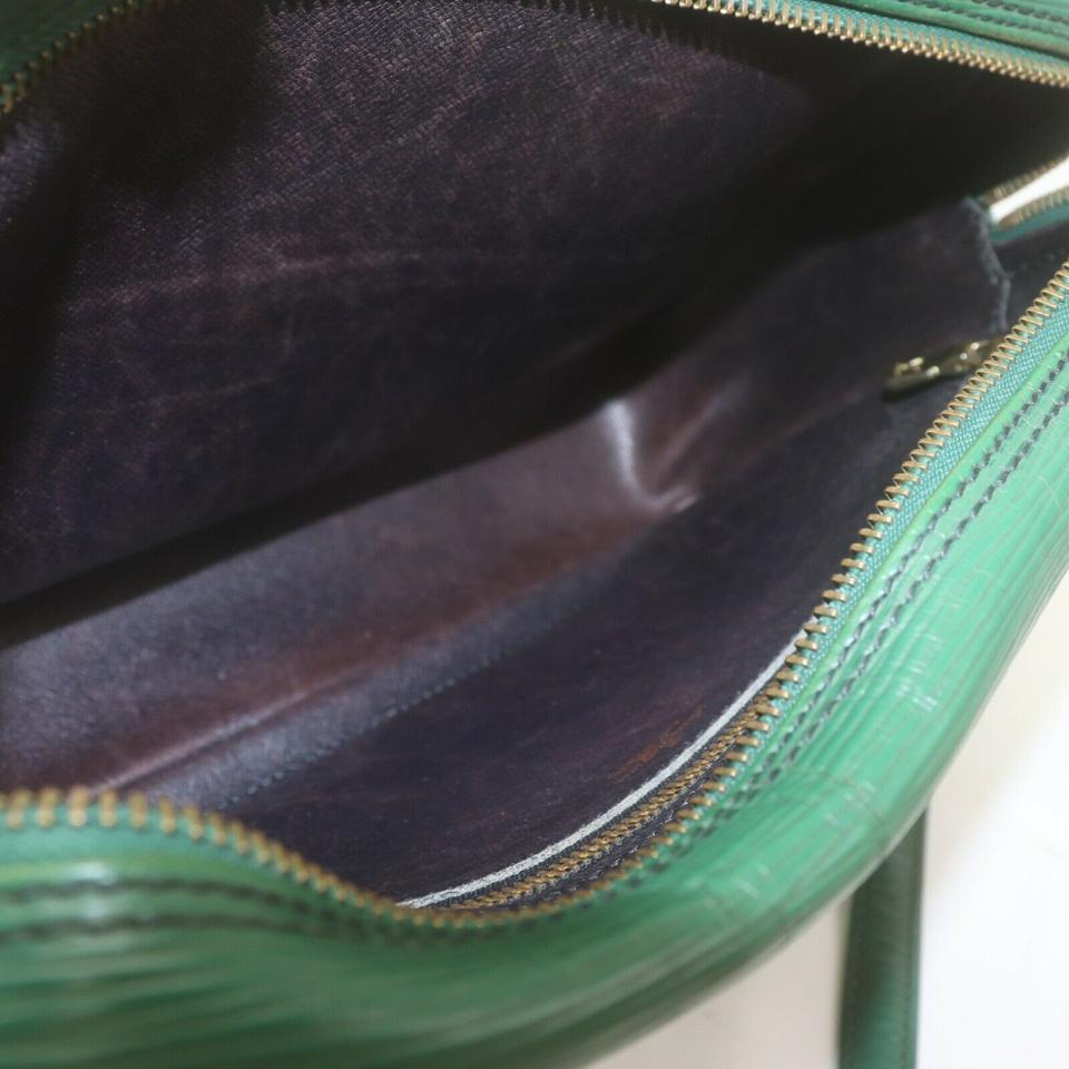 Louis Vuitton Green Epi Leather Borneo Trocadero Crossbody Bag 863118 In Good Condition In Dix hills, NY