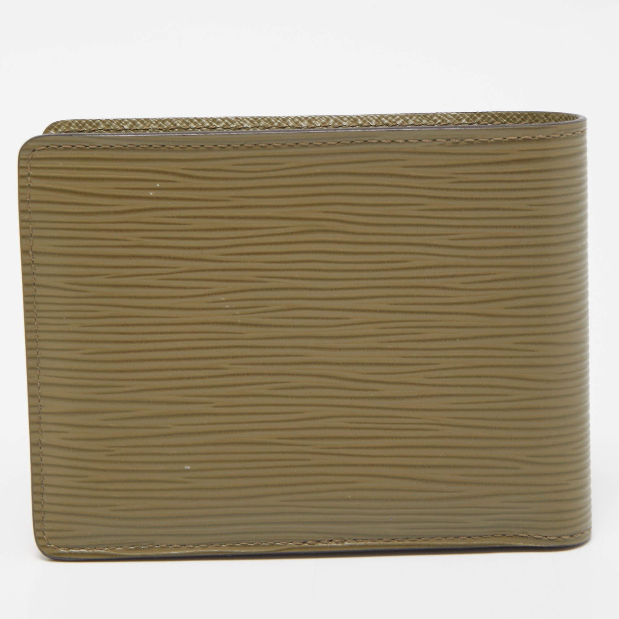 This designer wallet is an immaculate balance of sophistication and rational utility. It has been designed using prime quality materials and elevated by a sleek finish. The creation is equipped with ample space for your monetary essentials.

