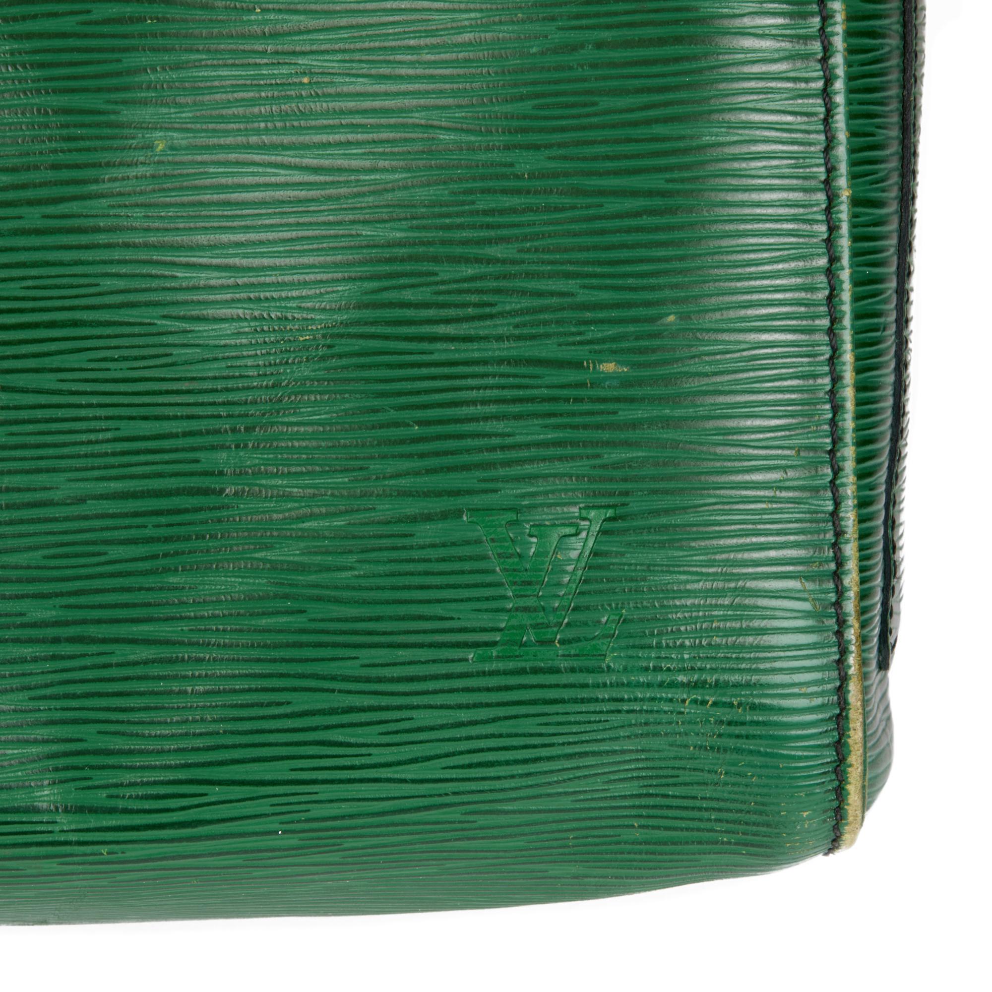 LOUIS VUITTON Green Epi Leather Vintage Keepall 55 3