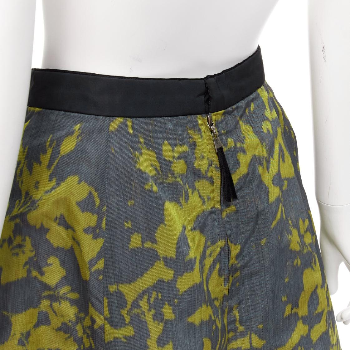 LOUIS VUITTON green floral jacquard velvet trim LV zip flared skirt
Reference: NKLL/A00045
Brand: Louis Vuitton
Material: Fabric
Color: Green, Yellow
Pattern: Abstract
Closure: Zip
Lining: Black Fabric
Extra Details: Back zip.

CONDITION:
Condition: