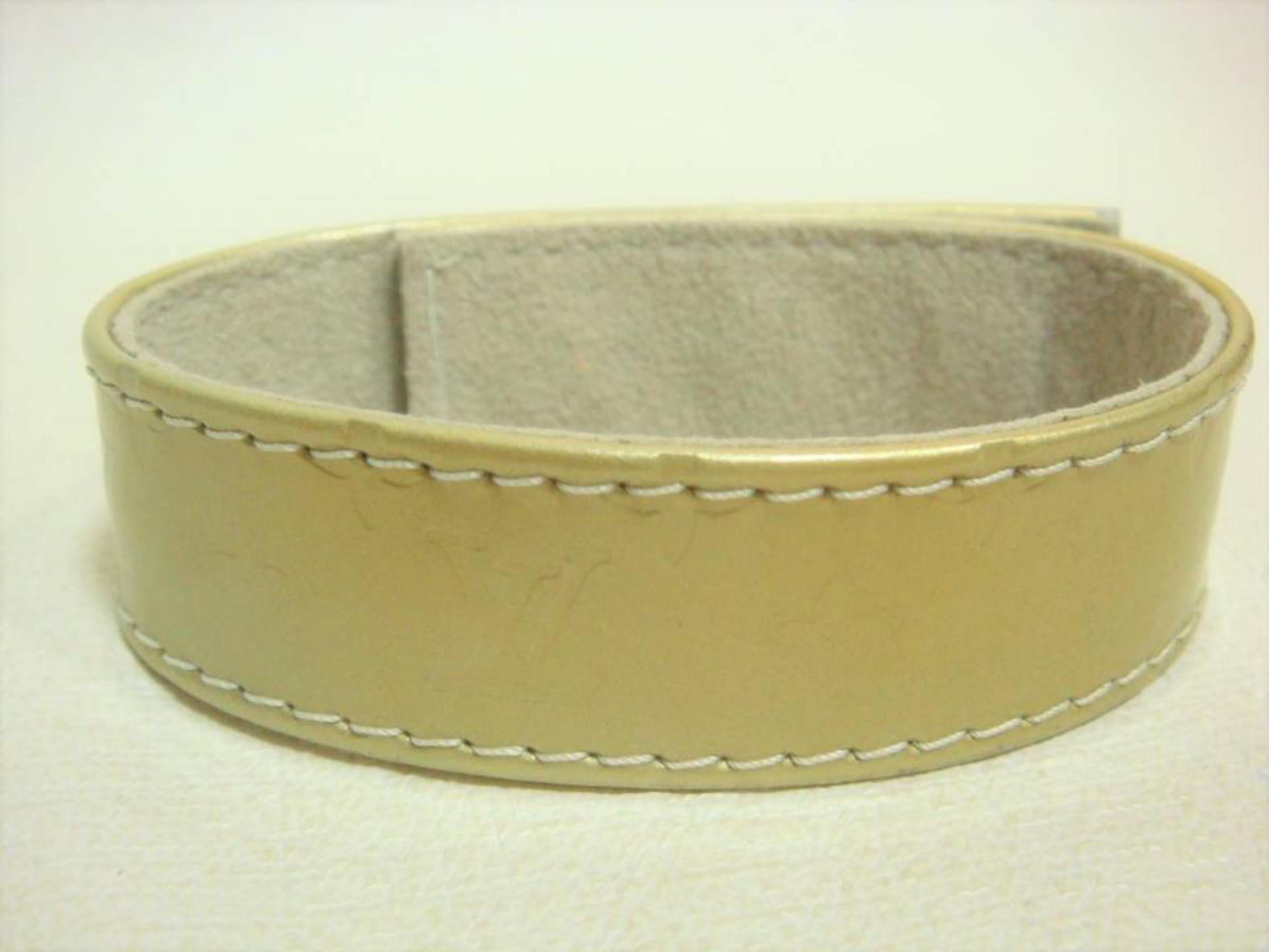 Louis Vuitton Green Ginza 2000 Vernis Monogram Snap 234051 Bracelet For Sale 7
