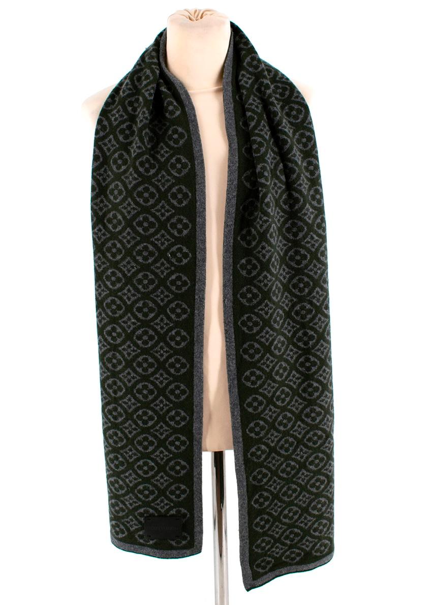 Louis Vuitton Scarf Green 100% Cashmere 

- Fleur de Lis Monogram Motif Print 
- 100% Cashmere 
- Green / Grey Detail 

Made In Italy 

204 x 40cm