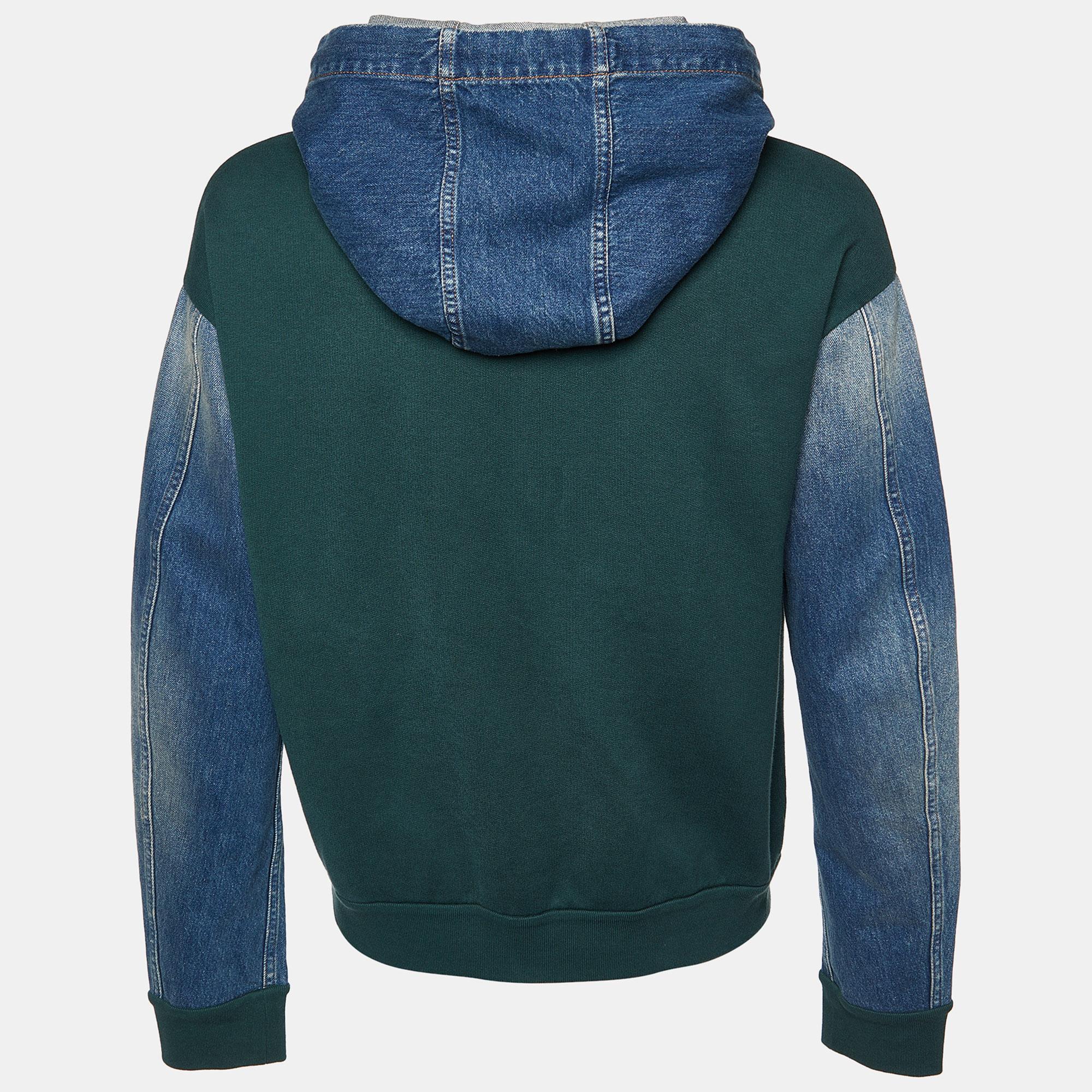 This Louis Vuitton hoodie jacket offers the satisfaction of a comfortable fit and refined style. It is made of quality fabrics and designed with a front zipper, two pockets, and long sleeves.

Includes
Original Dustbag, Original Hanger