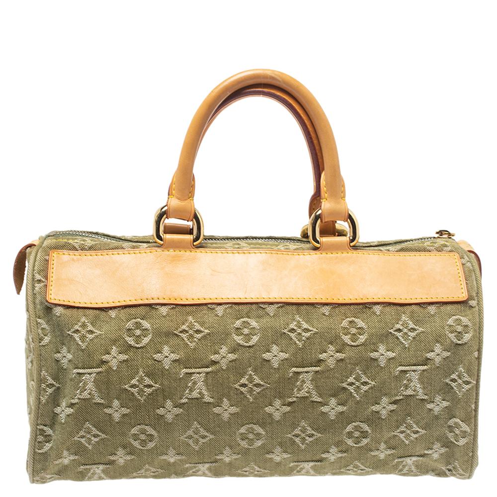 This Louis Vuitton Neo Speedy is a must have. A traditional style that takes you back to the 1960’s, Speedy was one of the first bags made by Louis Vuitton for everyday use. Crafted from denim in their classic monogram print, the bag features two