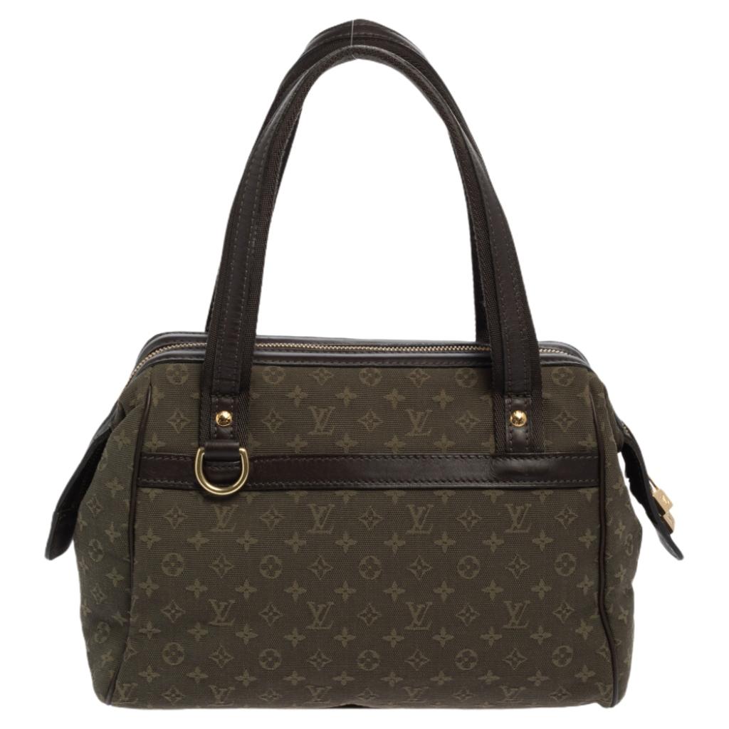 Grab this Louis Vuitton Josephine PM Bag as it is perfect for the day. It is made from mini lin printed green canvas and accented with contrasting leather trim and gold-tone studs and D-ring. This shoulder bag comes with two flat handles and a top
