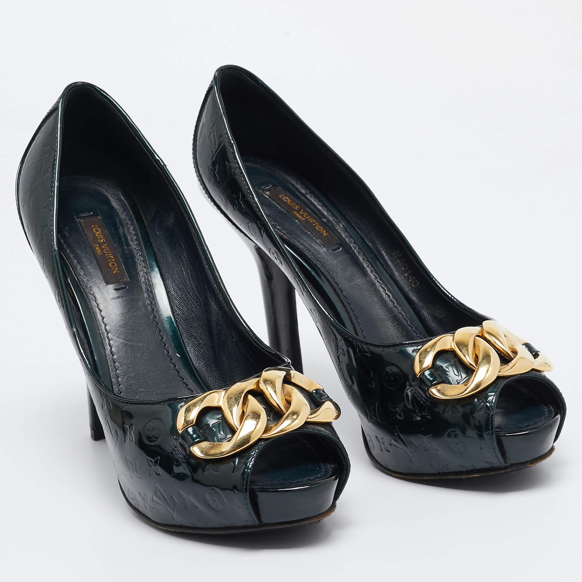Louis Vuitton Green Monogram Patent Chain Detail Peep Toe Pumps Size 38 In Fair Condition For Sale In Dubai, Al Qouz 2