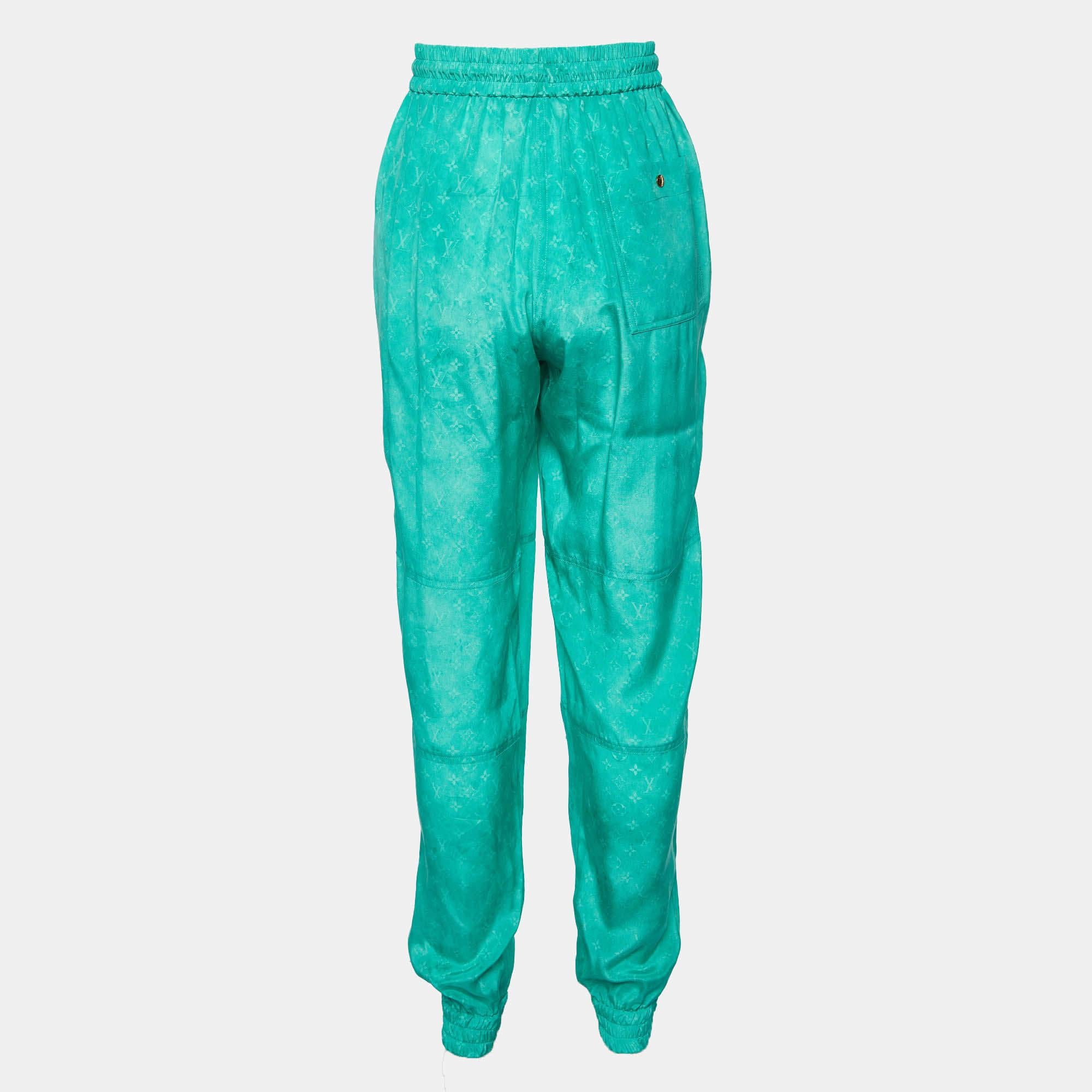 These luxurious trousers by Louis Vuitton are a wardrobe staple. Crafted from monogram silk, they come in a lovely shade of green. They are equipped with a drawstring waist and are cut to offer a relaxed fit. They are a perfect fit for casual days.

