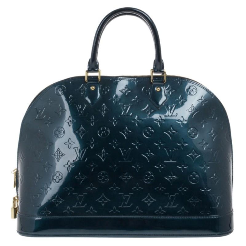 Looking for a chic handbag to add to your collection? Then why not indulge yourself with this Green Monogram Vernis Alma GM by Louis Vuitton! Crafted from glossy monogram Vernis leather, the exterior features top zip closure, rolled double handles,