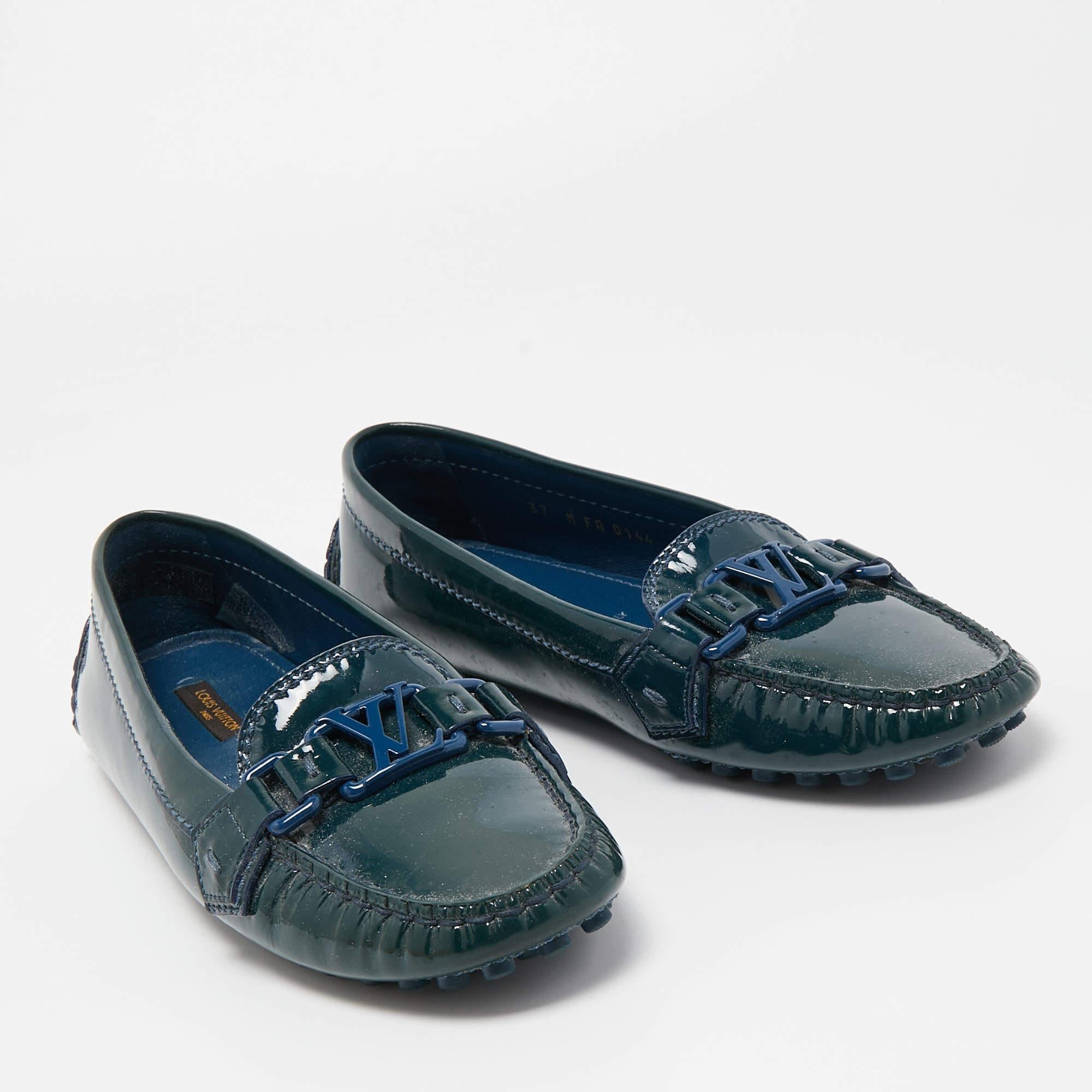 Louis Vuitton Green Patent Leather Oxford Loafers Size 37 In Good Condition For Sale In Dubai, Al Qouz 2