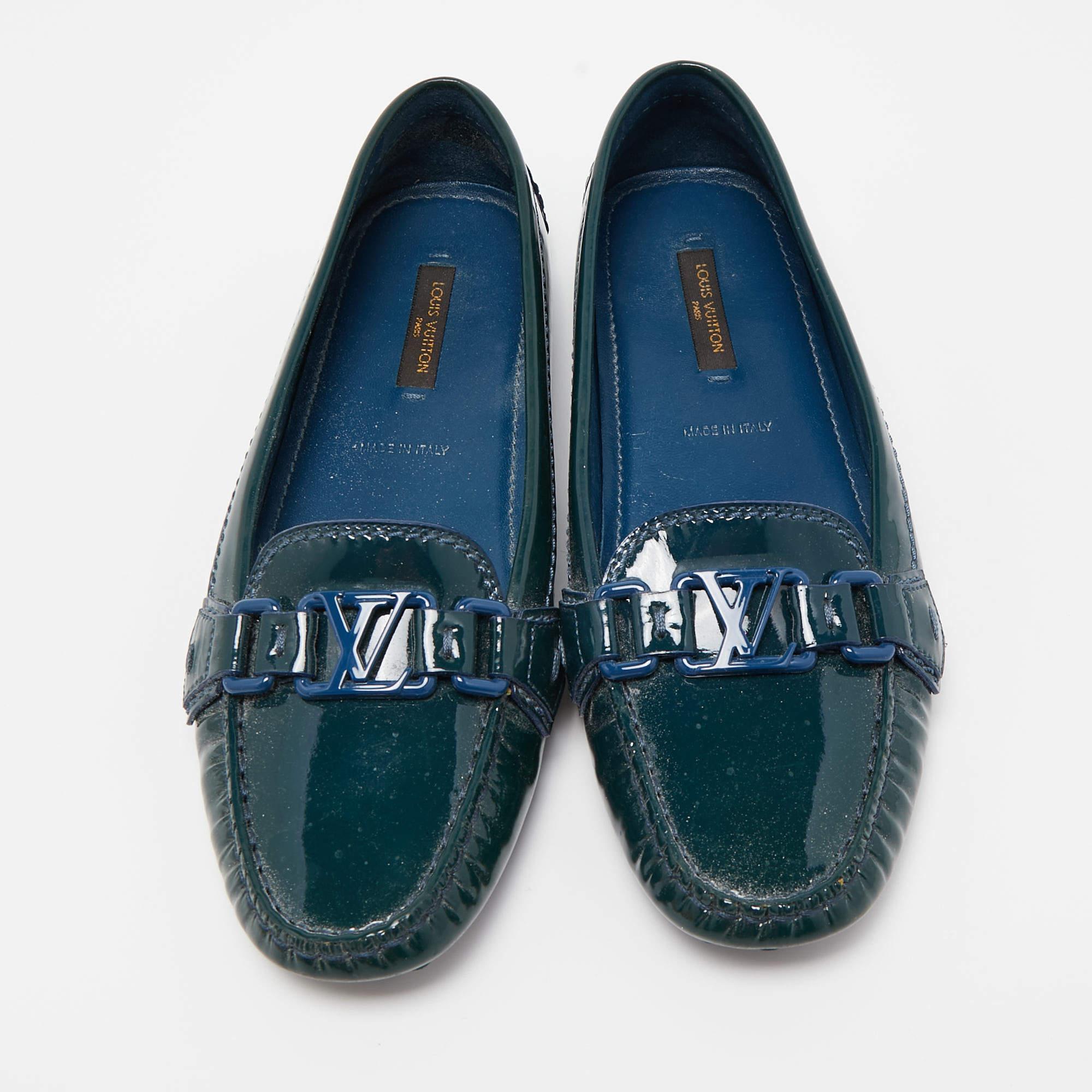 Oxford Loafers von Louis Vuitton aus grünem Lackleder in Oxford in Grün, Größe 37 Damen im Angebot