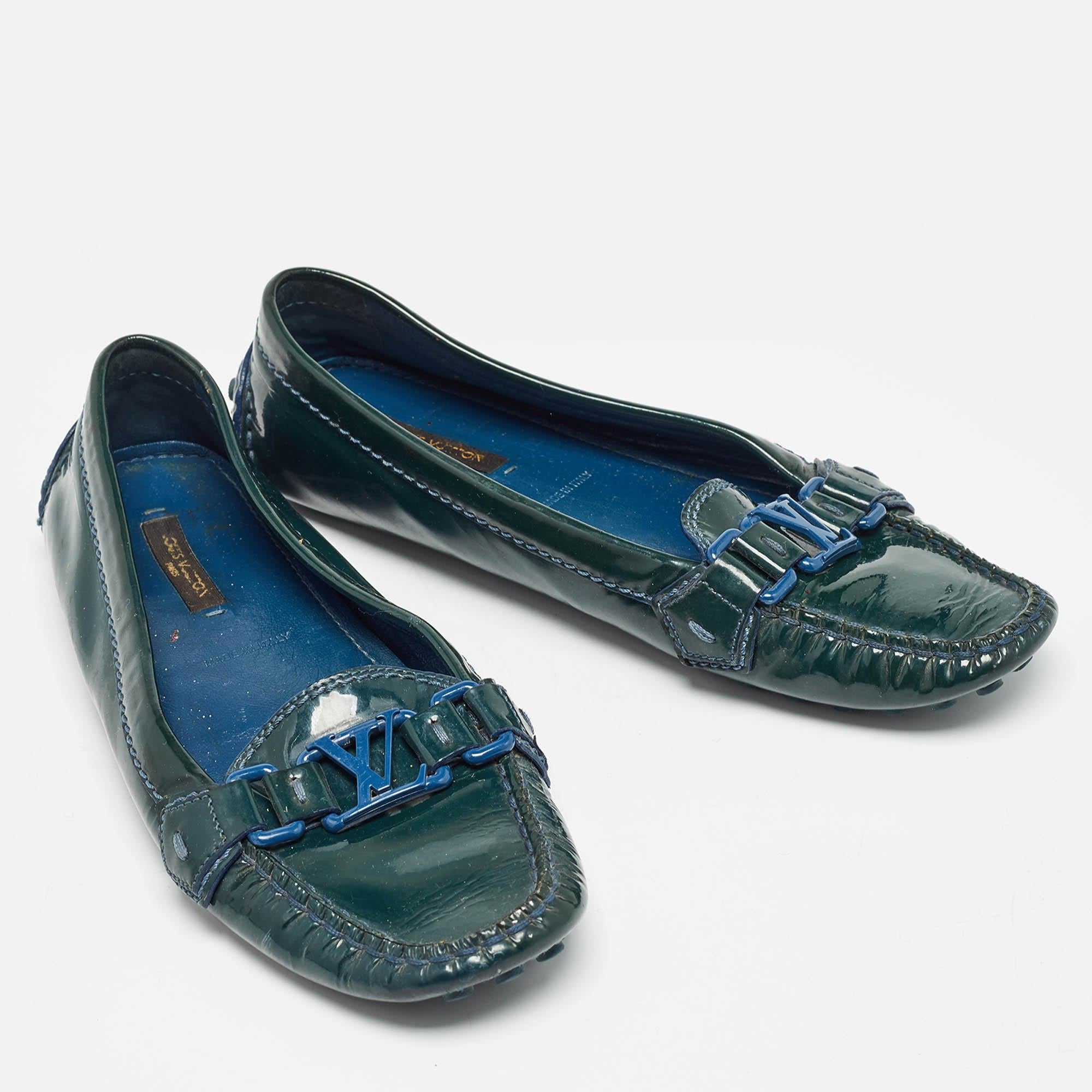 Louis Vuitton: scarpe oxford in vernice verde taglia 36 In condizioni discrete in vendita a Dubai, Al Qouz 2