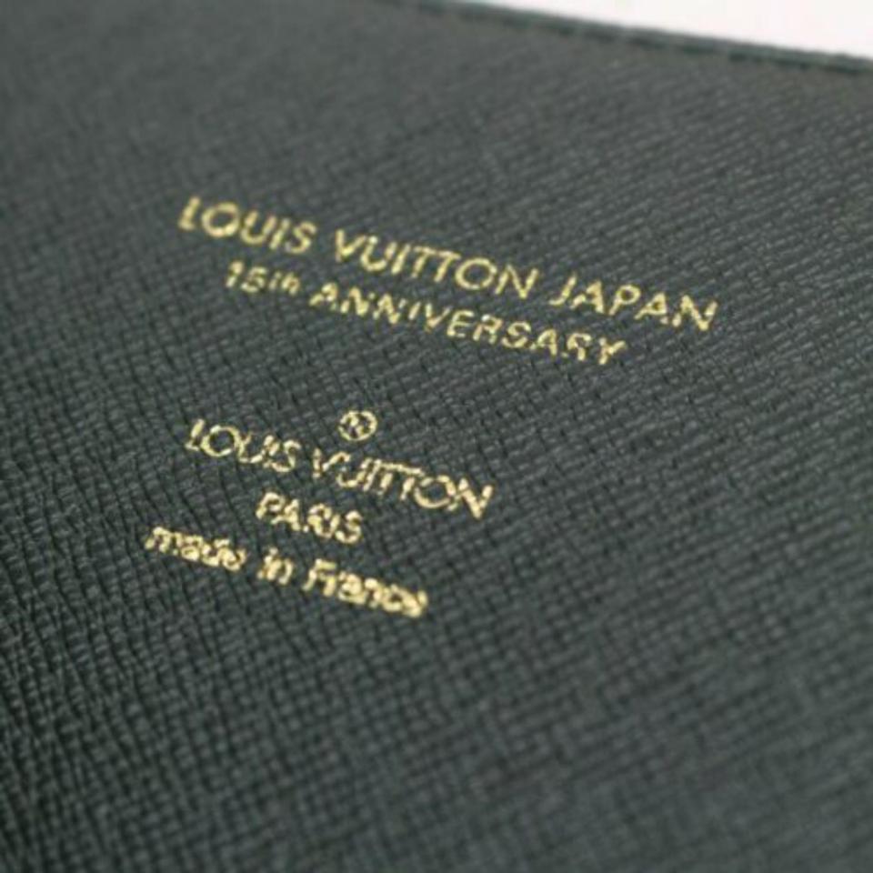 Limitierte Dokumente zum Jahrestag von Louis Vuitton in Grün aus Taiga-Leder, Folder 872 im Zustand „Gut“ im Angebot in Dix hills, NY