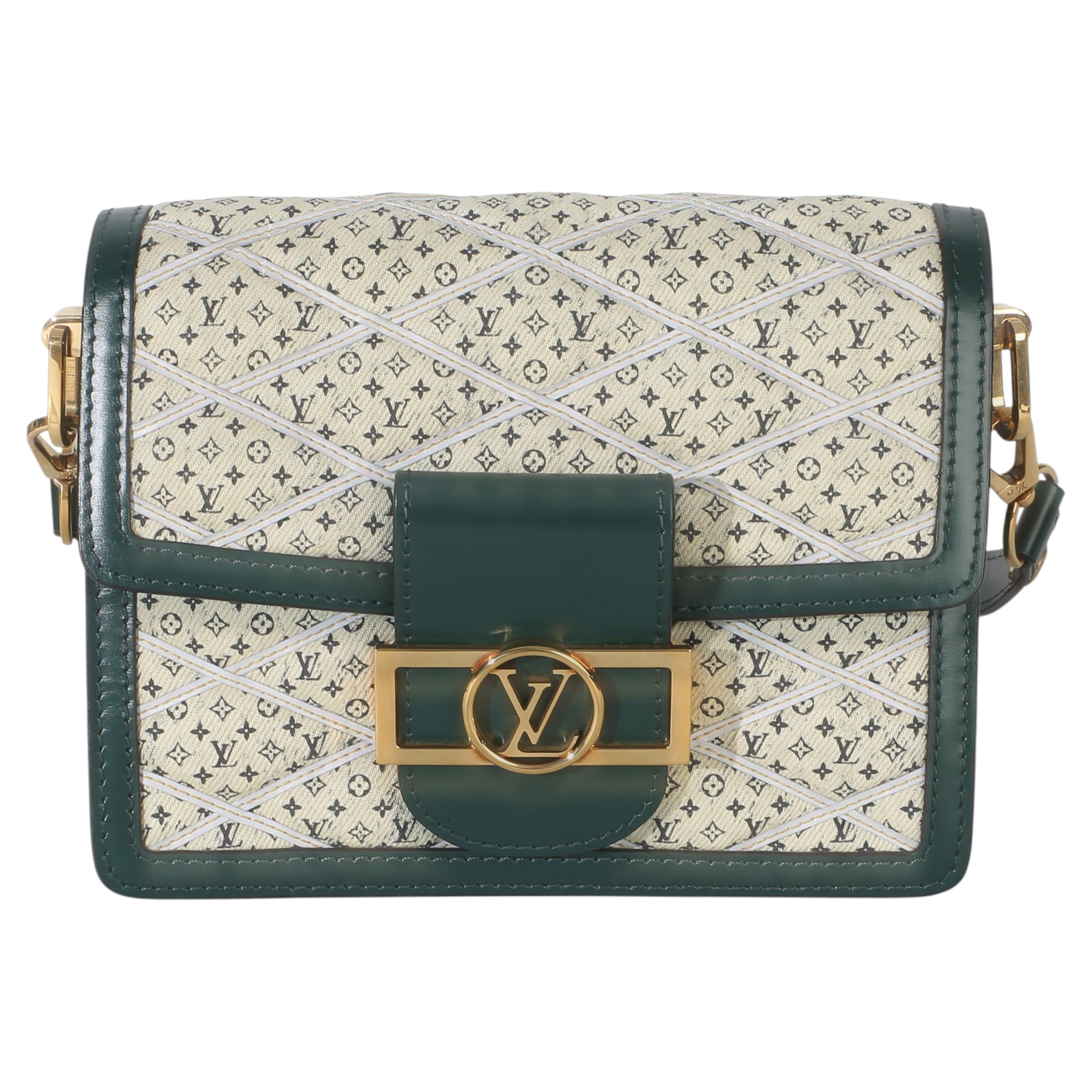 Louis Vuitton Mini Dauphine in denim trapuntato verde con stampa Monogram