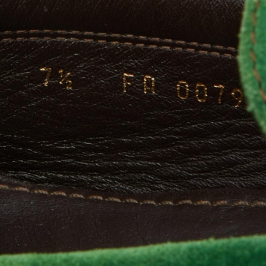 Pratiques, à la mode et durables, ces mocassins de créateurs sont conçus avec soin pour accompagner votre style quotidien. Ils sont fabriqués à l'aide des meilleurs matériaux pour être un achat de premier ordre.