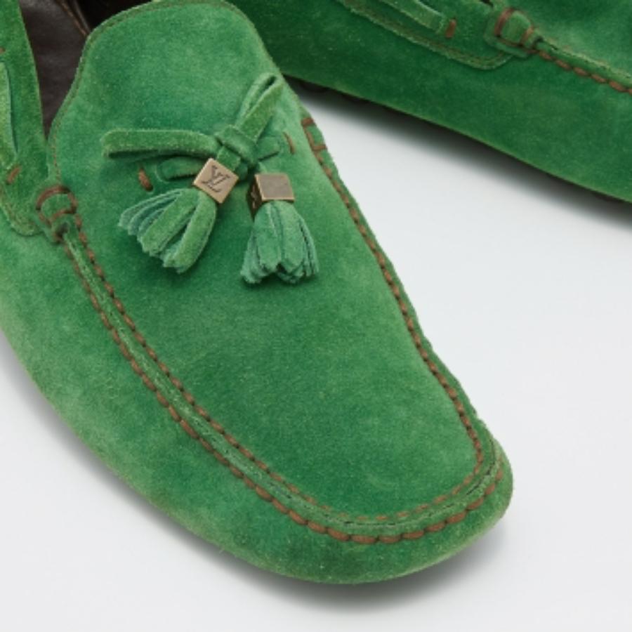 Louis Vuitton - Imola Slip On Loafers en daim vert - Taille 41.5 Bon état - En vente à Dubai, Al Qouz 2