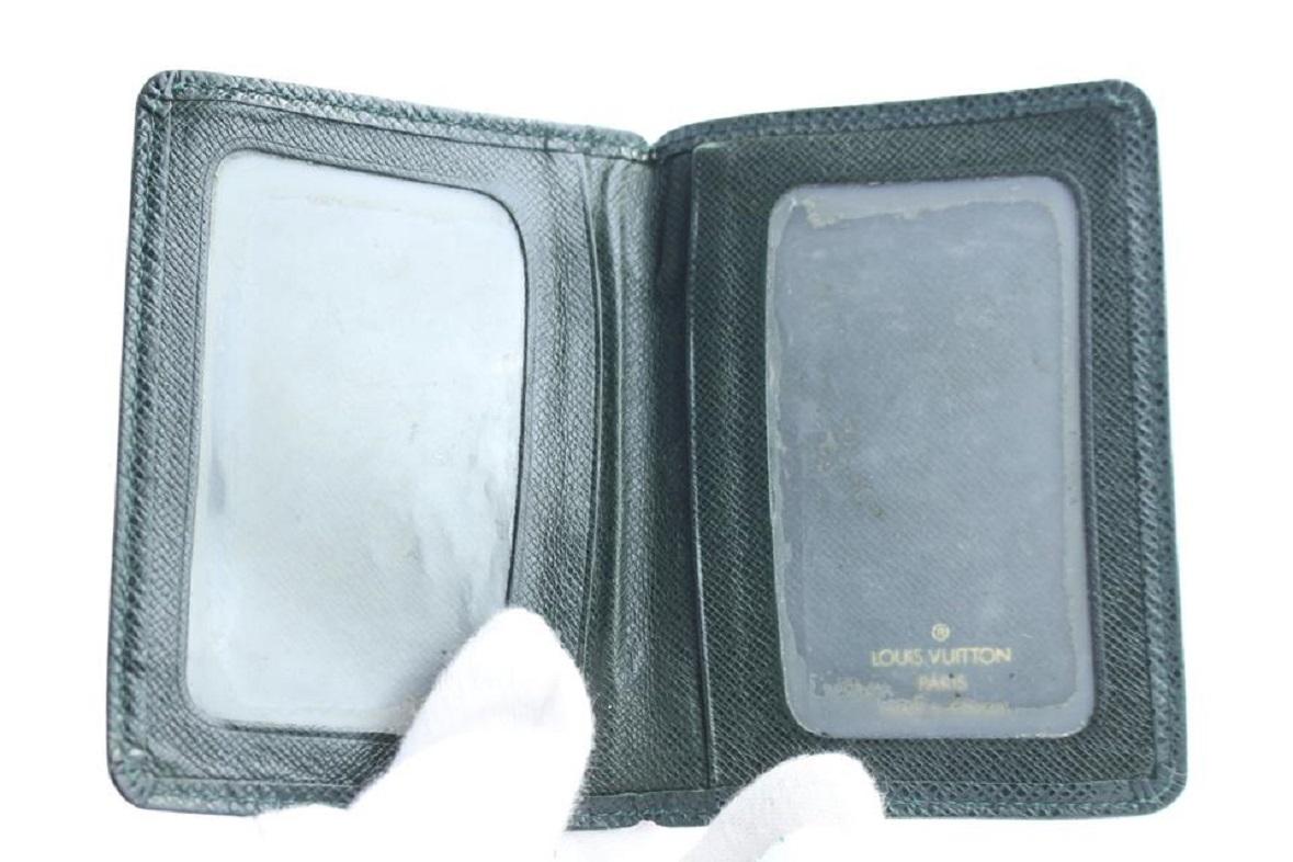 Louis Vuitton Green Taiga and Card Case Set 226904 Wallet In Good Condition For Sale In Dix hills, NY