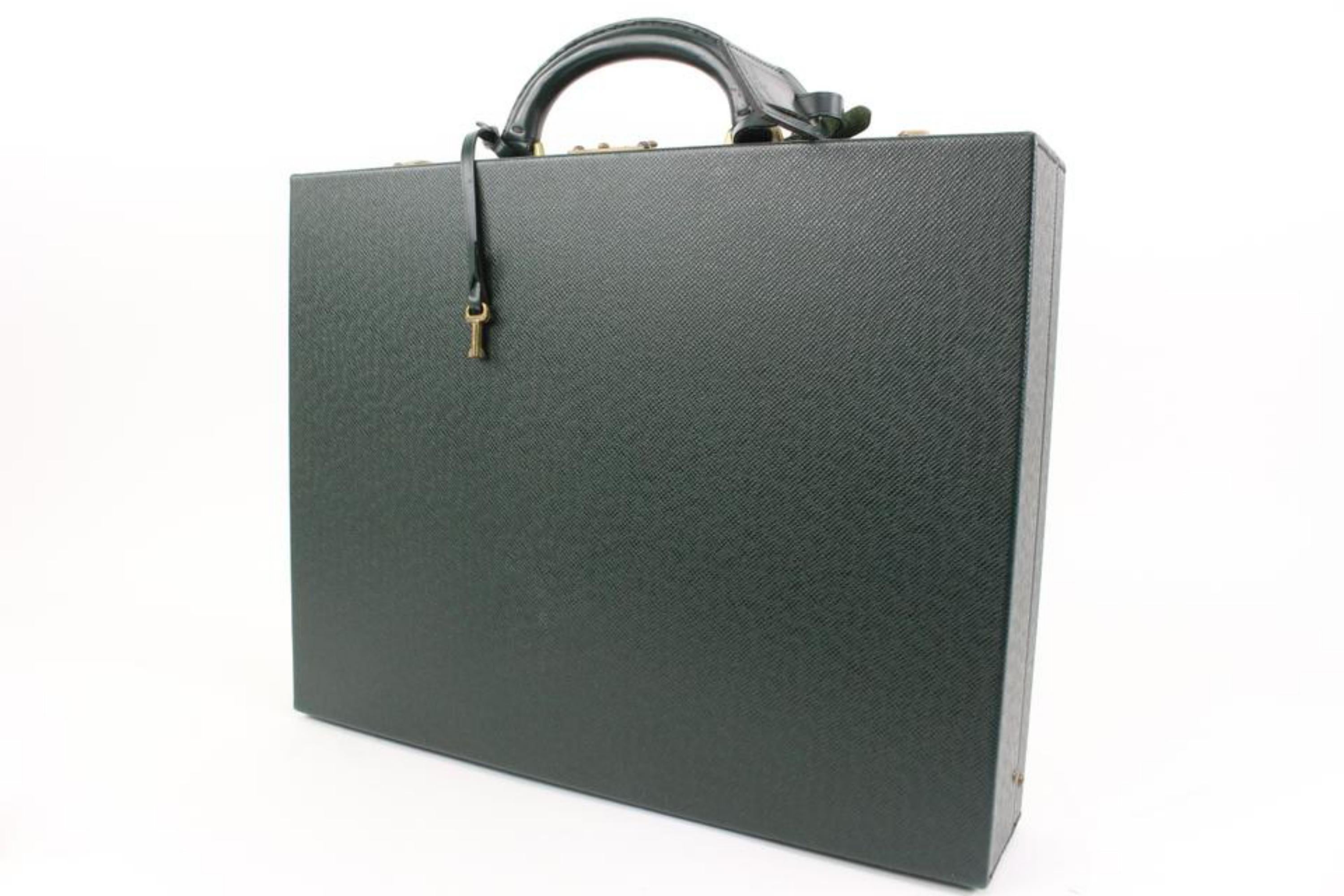 Louis Vuitton Green Taiga Diplomat Briefcase Hard Trunk 89lk323s
Date Code/Serial Number: AS0977
Made In: France
Measurements: Length:  16.2