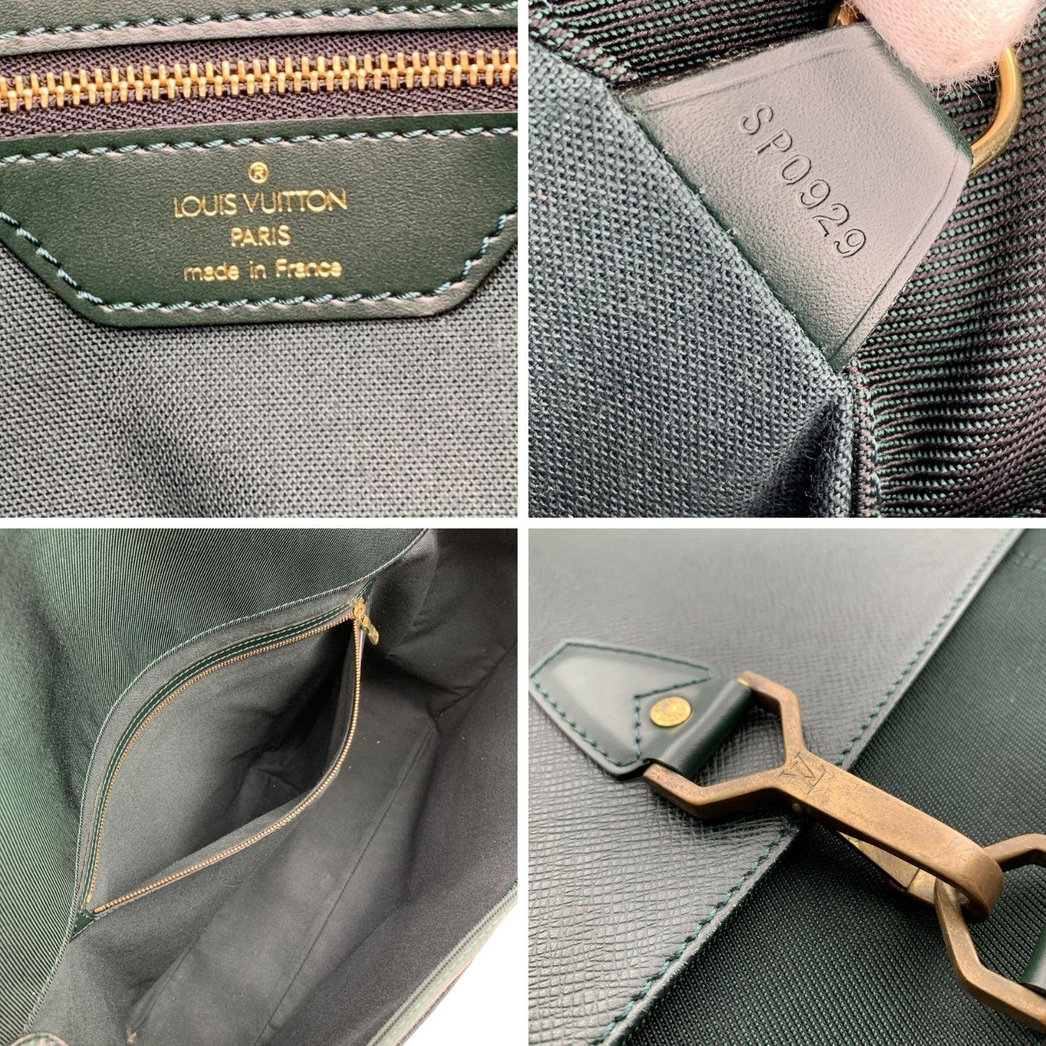 Louis Vuitton Grün Taiga Lather Dersou Crossbody Messenger Bag (Schwarz)