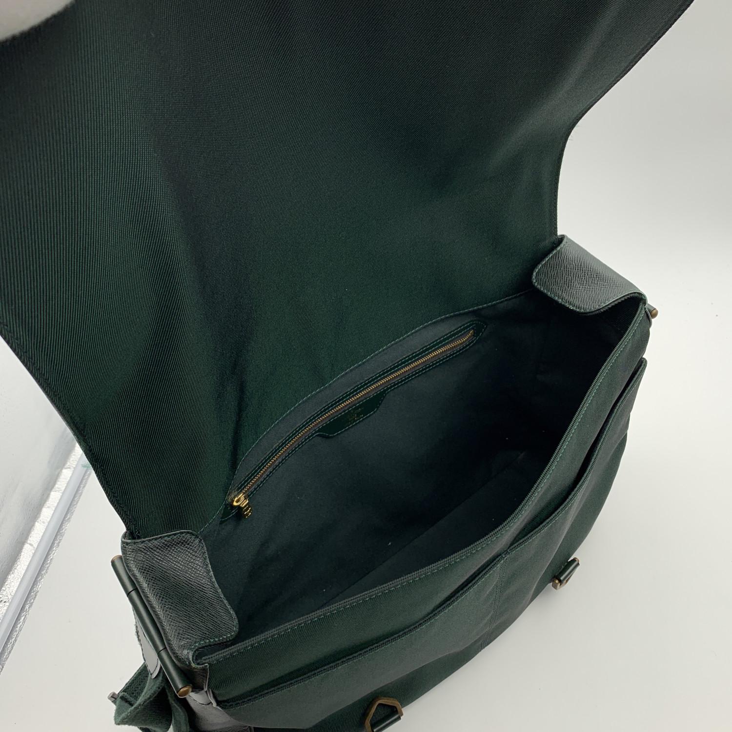 Louis Vuitton Grün Taiga Lather Dersou Crossbody Messenger Bag 1