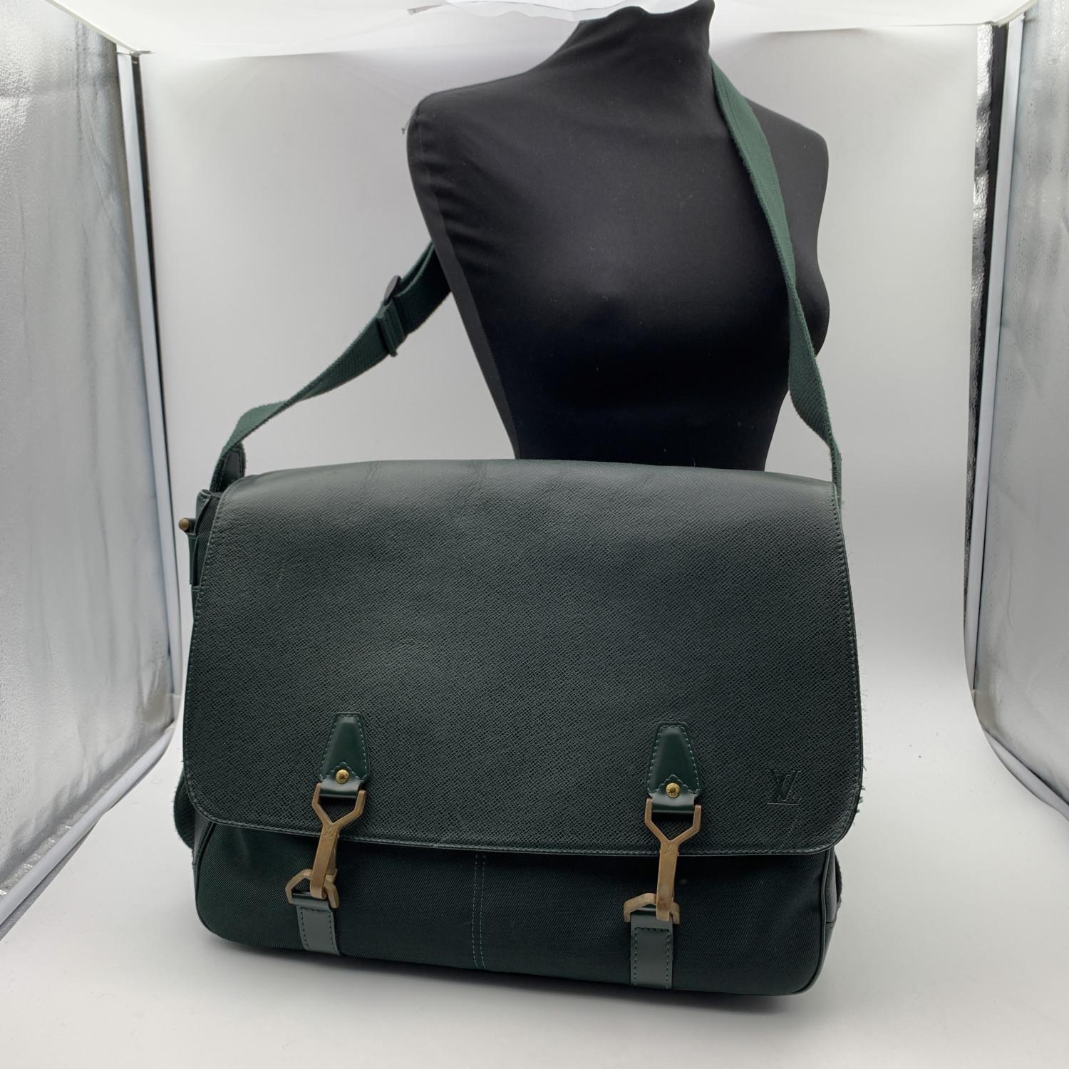 Louis Vuitton Grün Taiga Lather Dersou Crossbody Messenger Bag 3