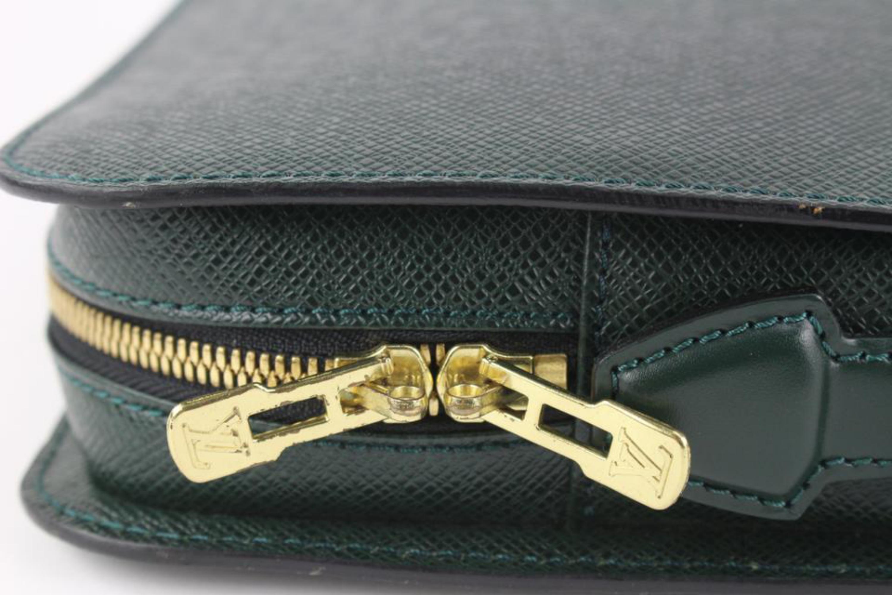 Louis Vuitton Green Taiga Leather Attache Portfolio 1213lv12 In Good Condition In Dix hills, NY