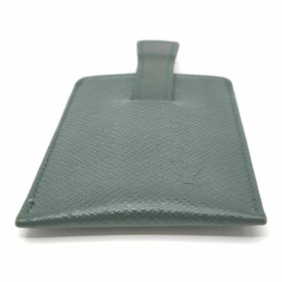 Louis Vuitton Green Taiga Leather Card Case Etui Cartes De Visite Toilette In Good Condition In Dix hills, NY