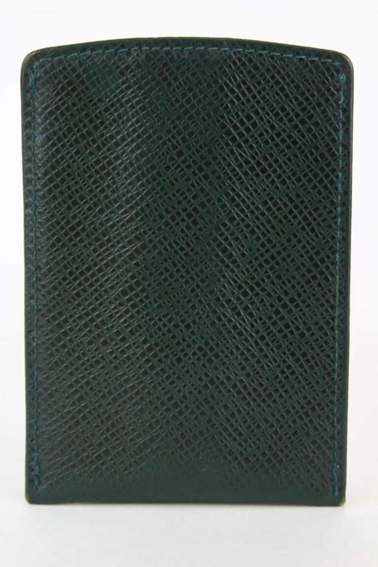 Louis Vuitton Green Taiga Leather Card Holder 15lvs1231 In Good Condition In Dix hills, NY