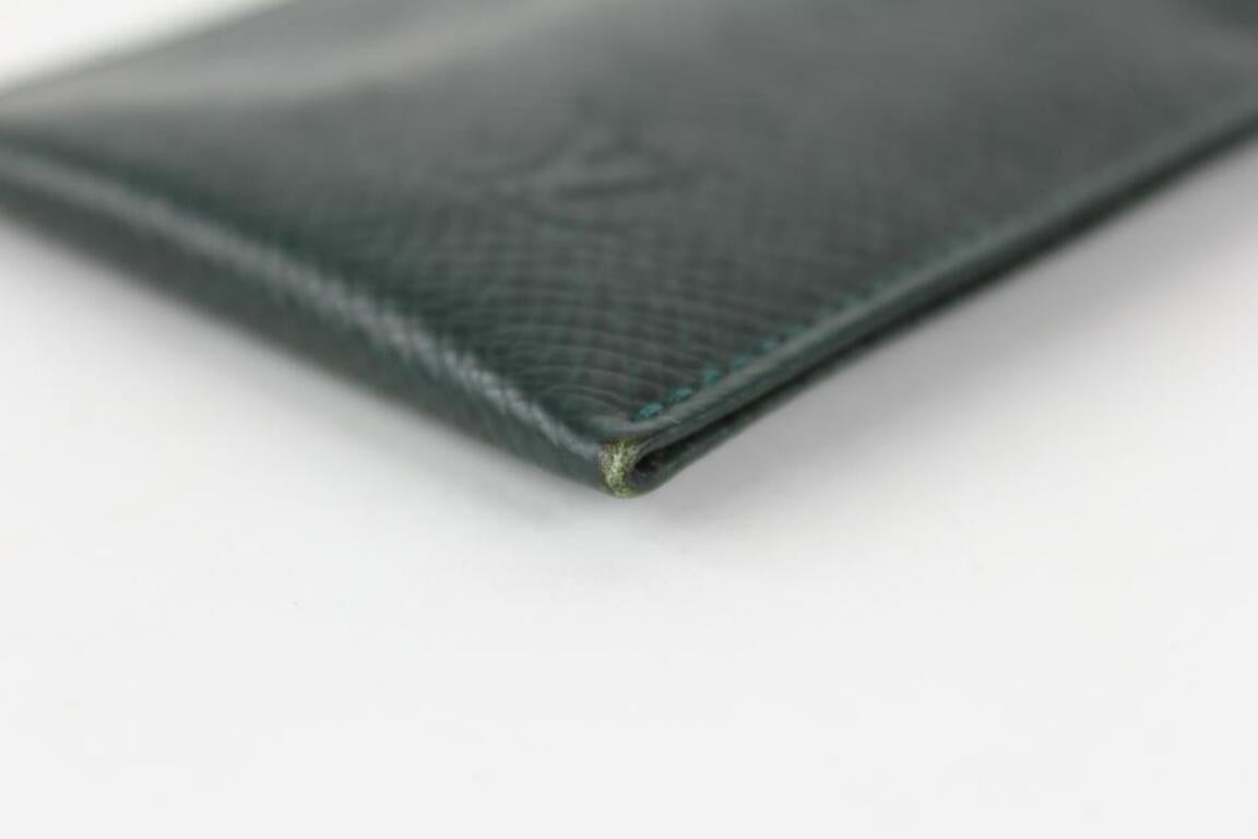 Women's Louis Vuitton Green Taiga Leather Card Holder 15lvs1231