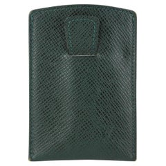 Grüner Taiga-Leder-Kartenetui von Louis Vuitton 15lvs1231