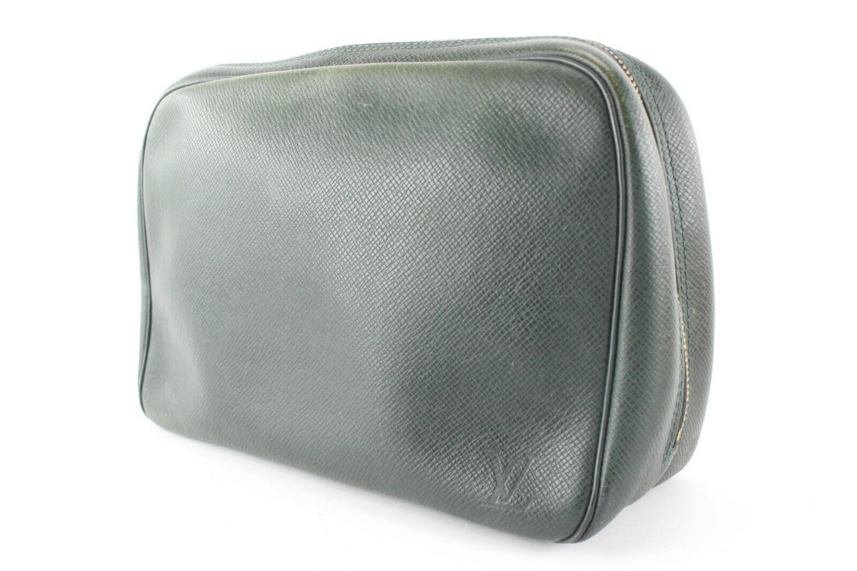 Louis Vuitton Green Taiga Leather Cosmetic Pouch Trousse 9LK0425 For Sale 6