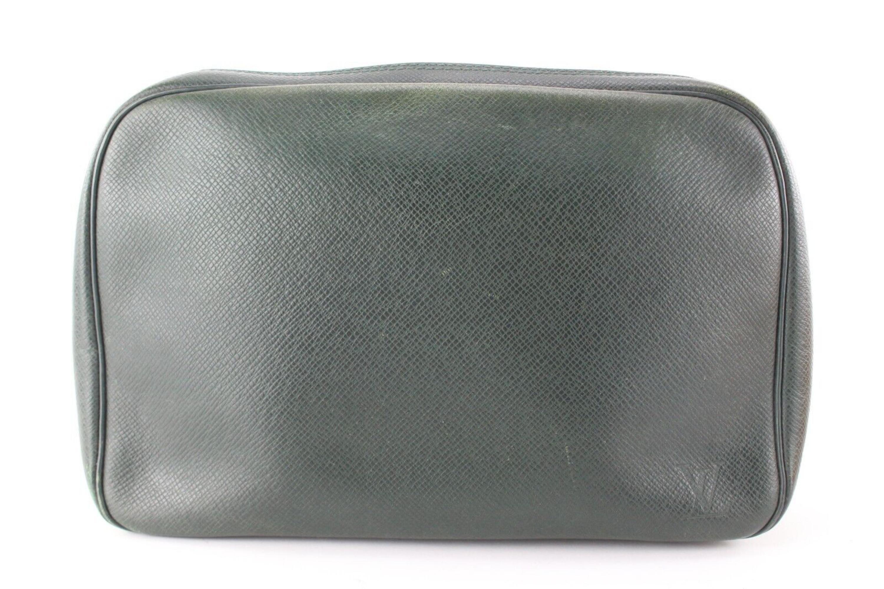 Louis Vuitton Green Taiga Leather Cosmetic Pouch Trousse 9LK0425 For Sale 4