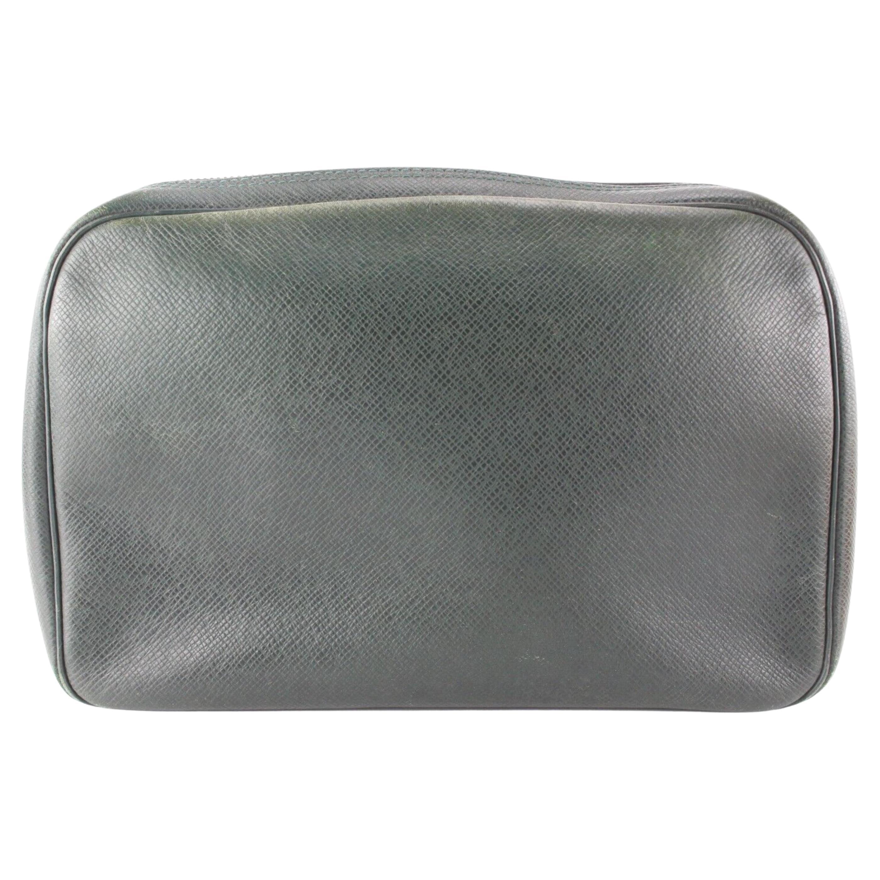Louis Vuitton Green Taiga Leather Cosmetic Pouch Trousse 9LK0425 For Sale