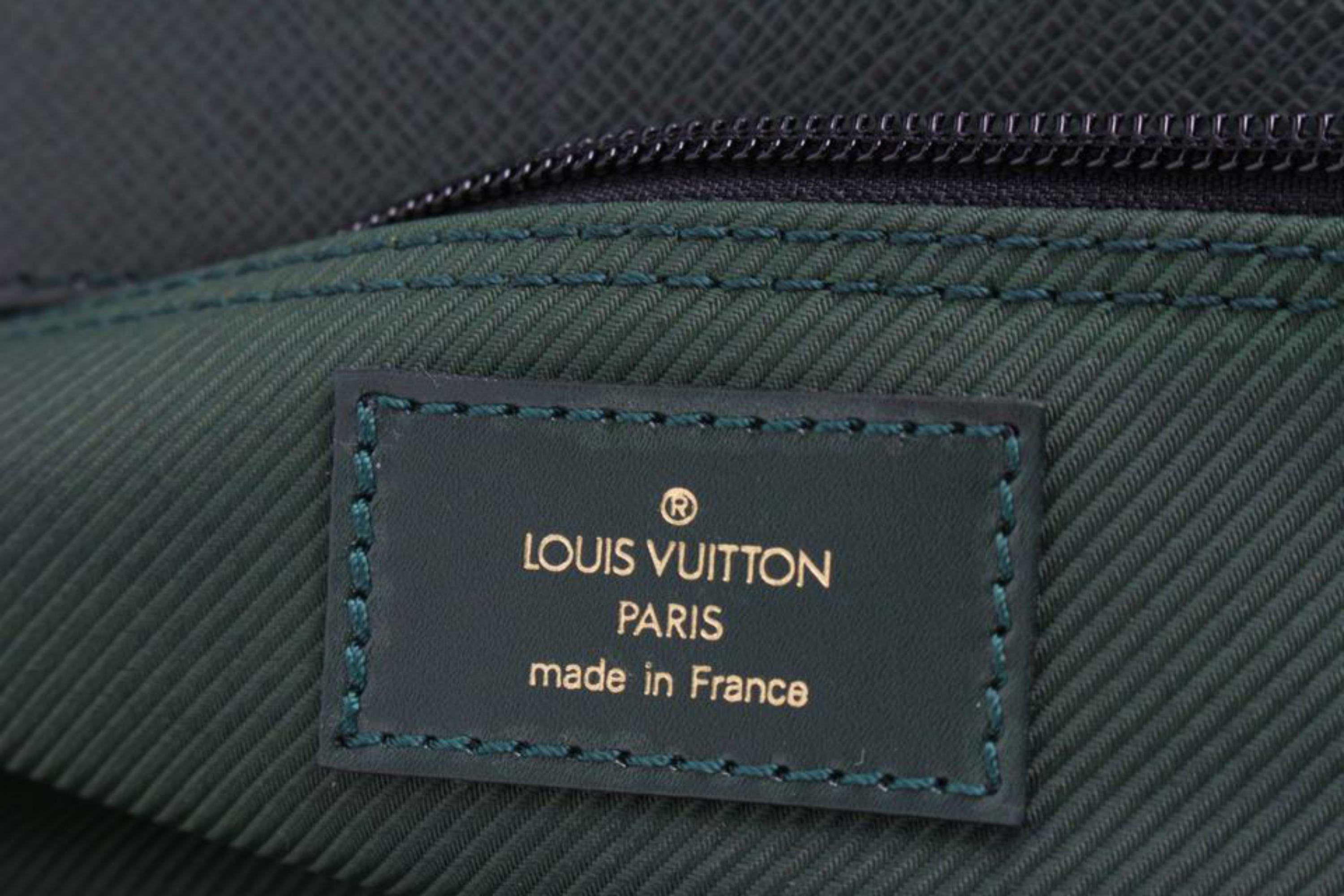 Women's Louis Vuitton Green Taiga Leather Gibeciere Garment Porte Cabine 45lk5