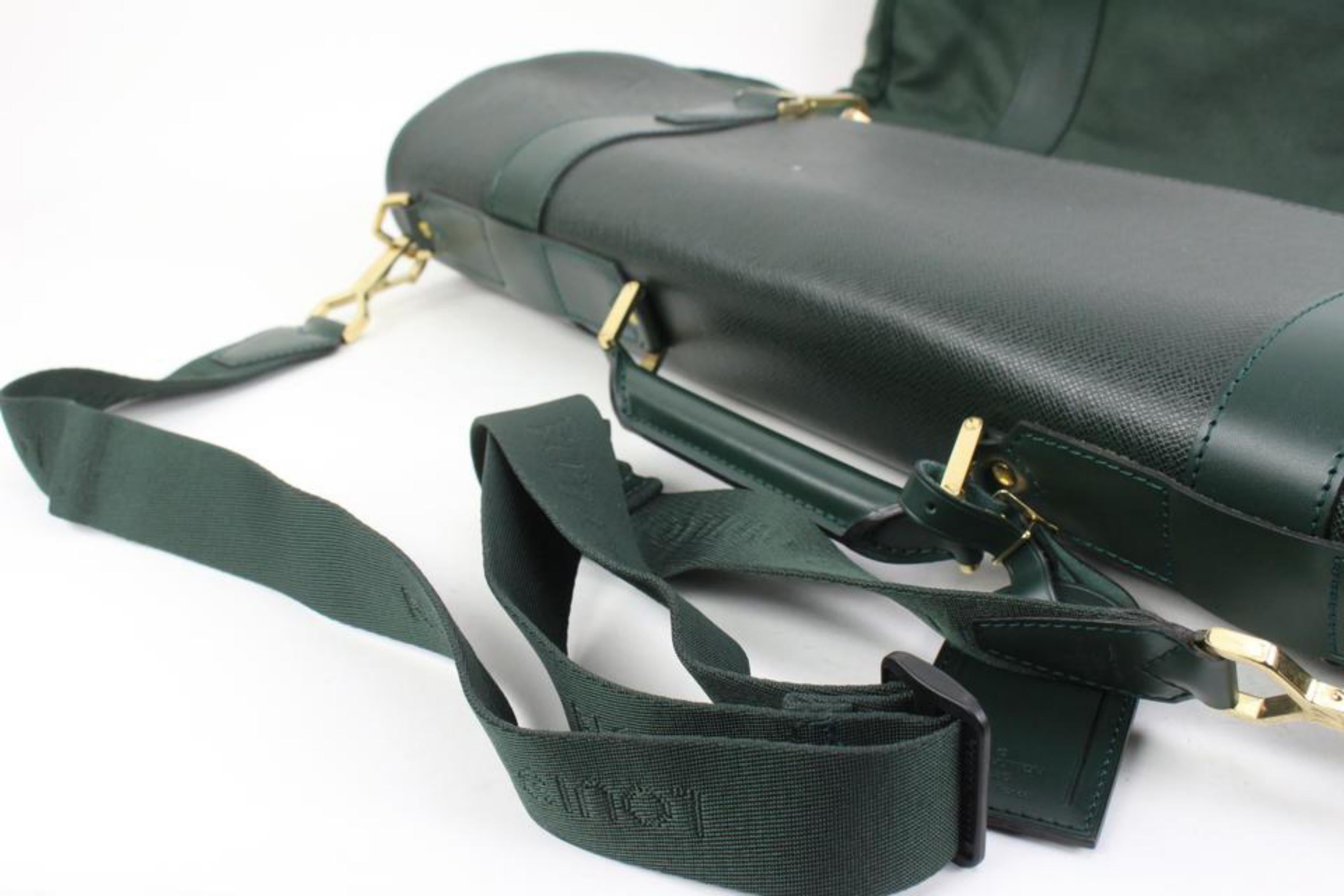 Louis Vuitton Green Taiga Leather Gibeciere Garment Porte Cabine 45lk5 1