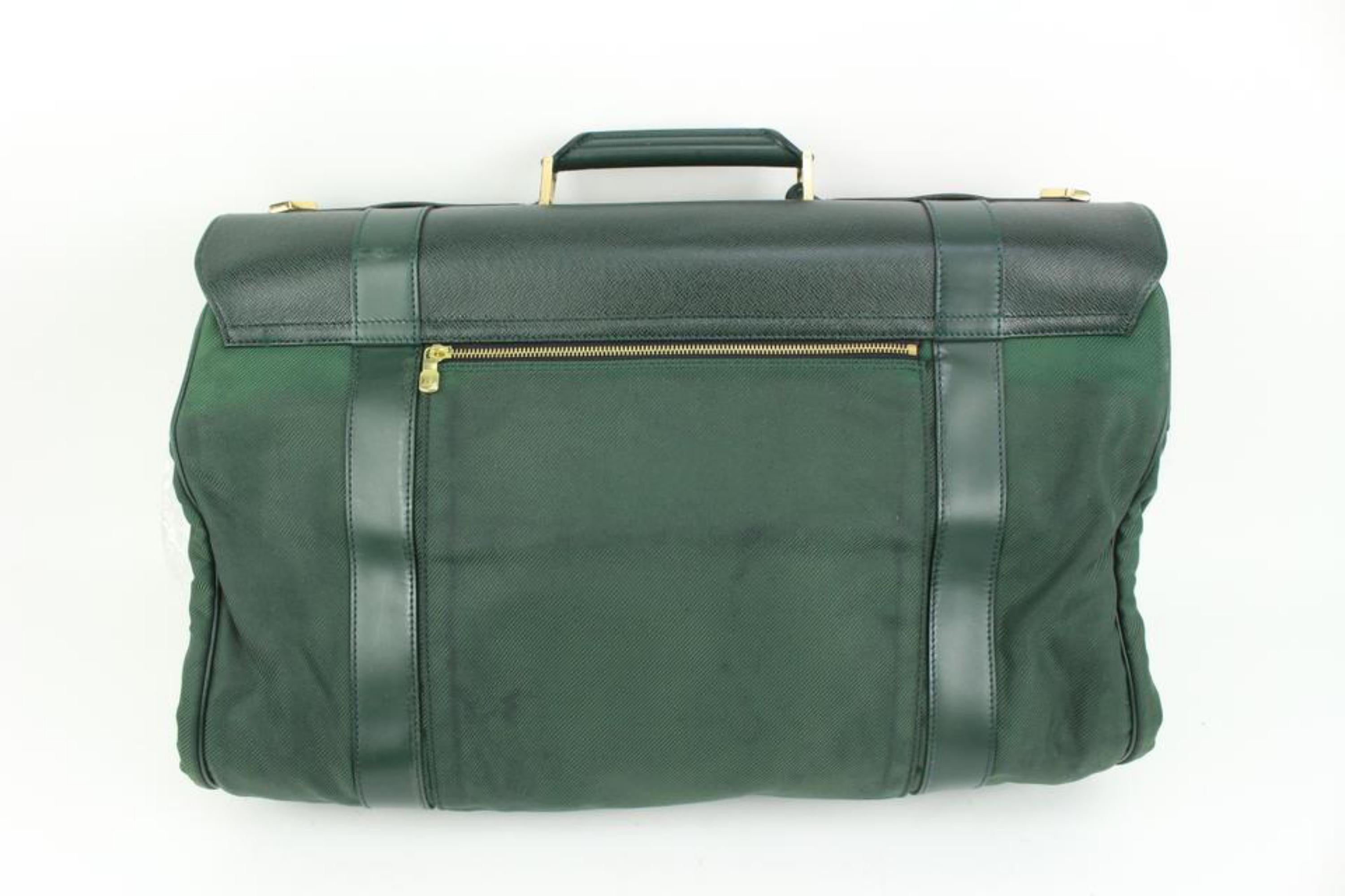 Louis Vuitton Green Taiga Leather Gibeciere Garment Porte Cabine 45lk5 2