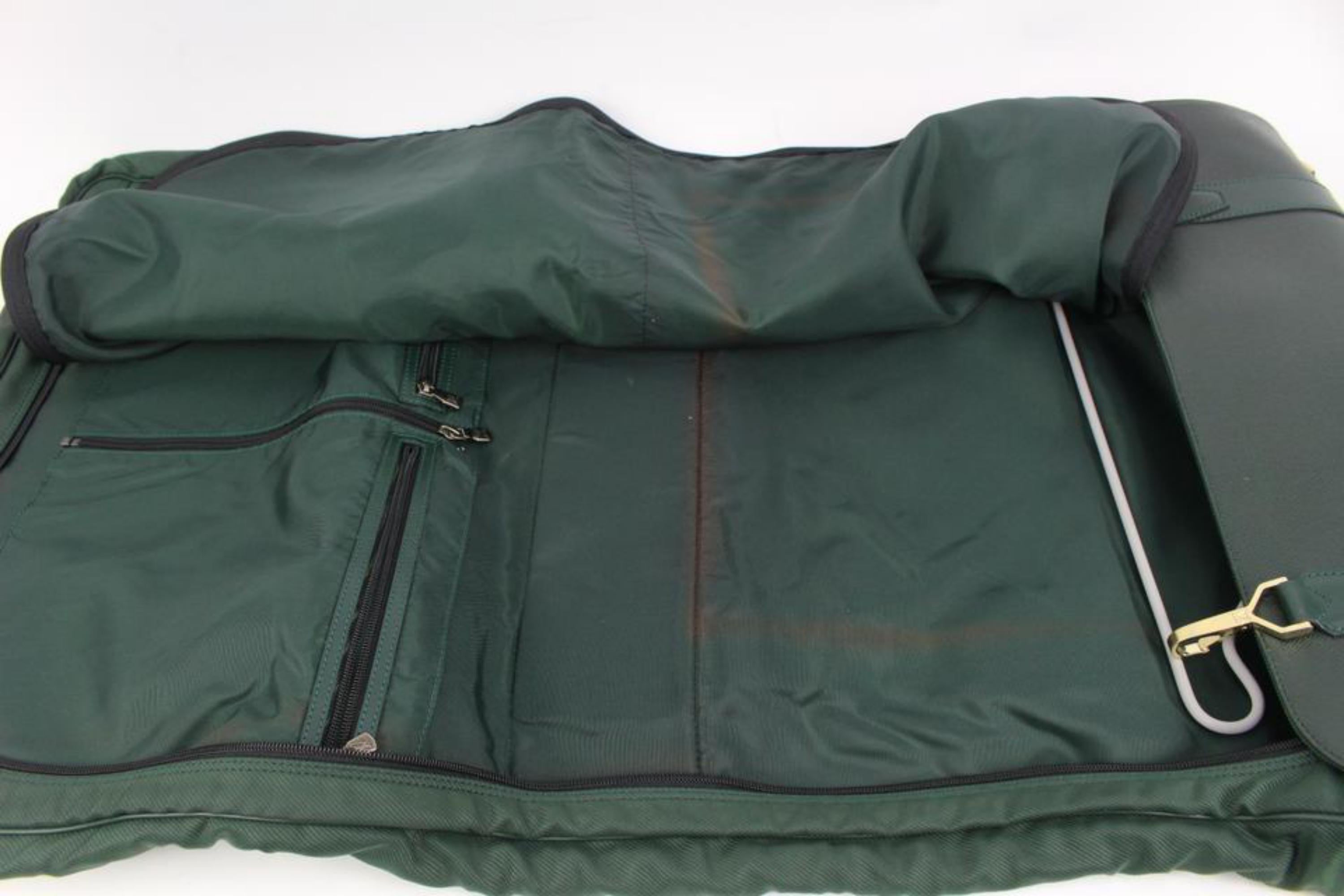 Louis Vuitton Green Taiga Leather Gibeciere Garment Porte Cabine 45lk5 4