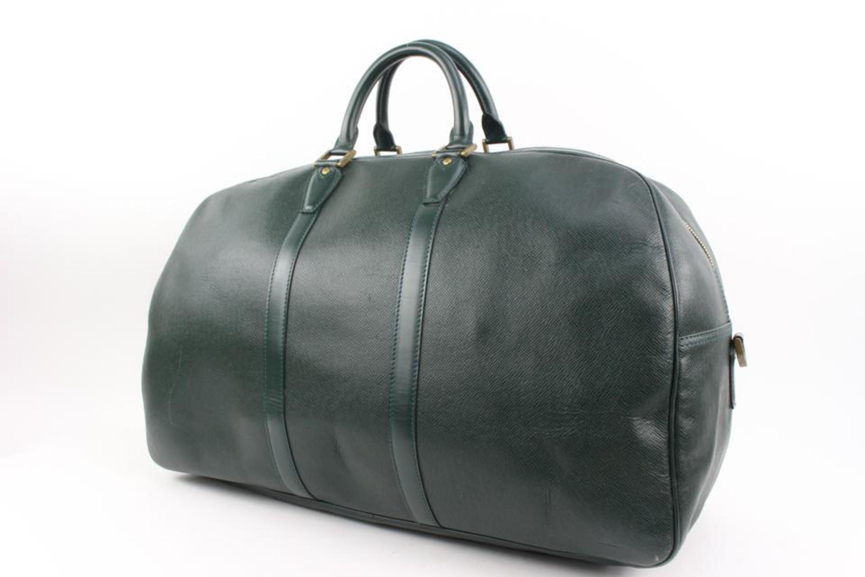Louis Vuitton Green Taiga Leather Kendall GM Duffle Bag Keepall 19lv223s
Made In: France
Measurements: Length:  21