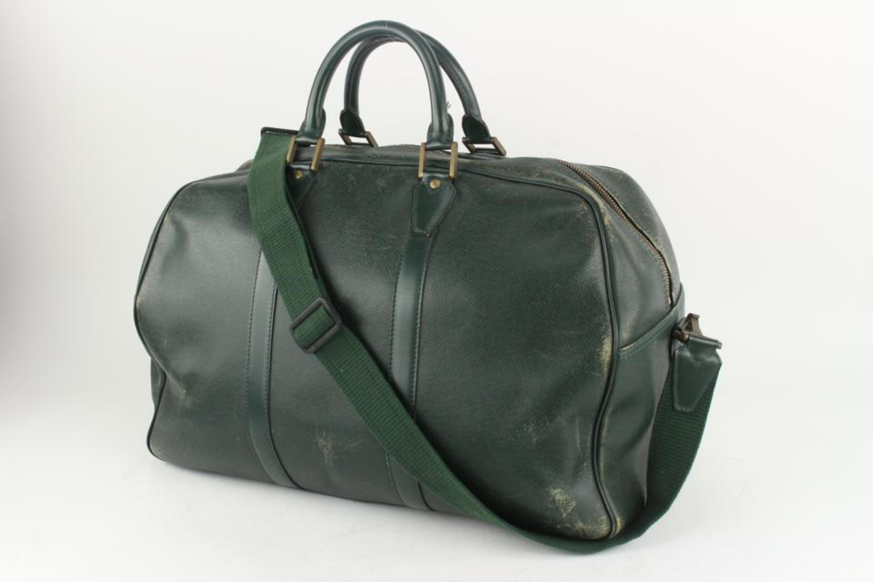 Louis Vuitton Kendall PM aus grünem Taiga-Leder mit Riemen 10lv1108 im Angebot 7