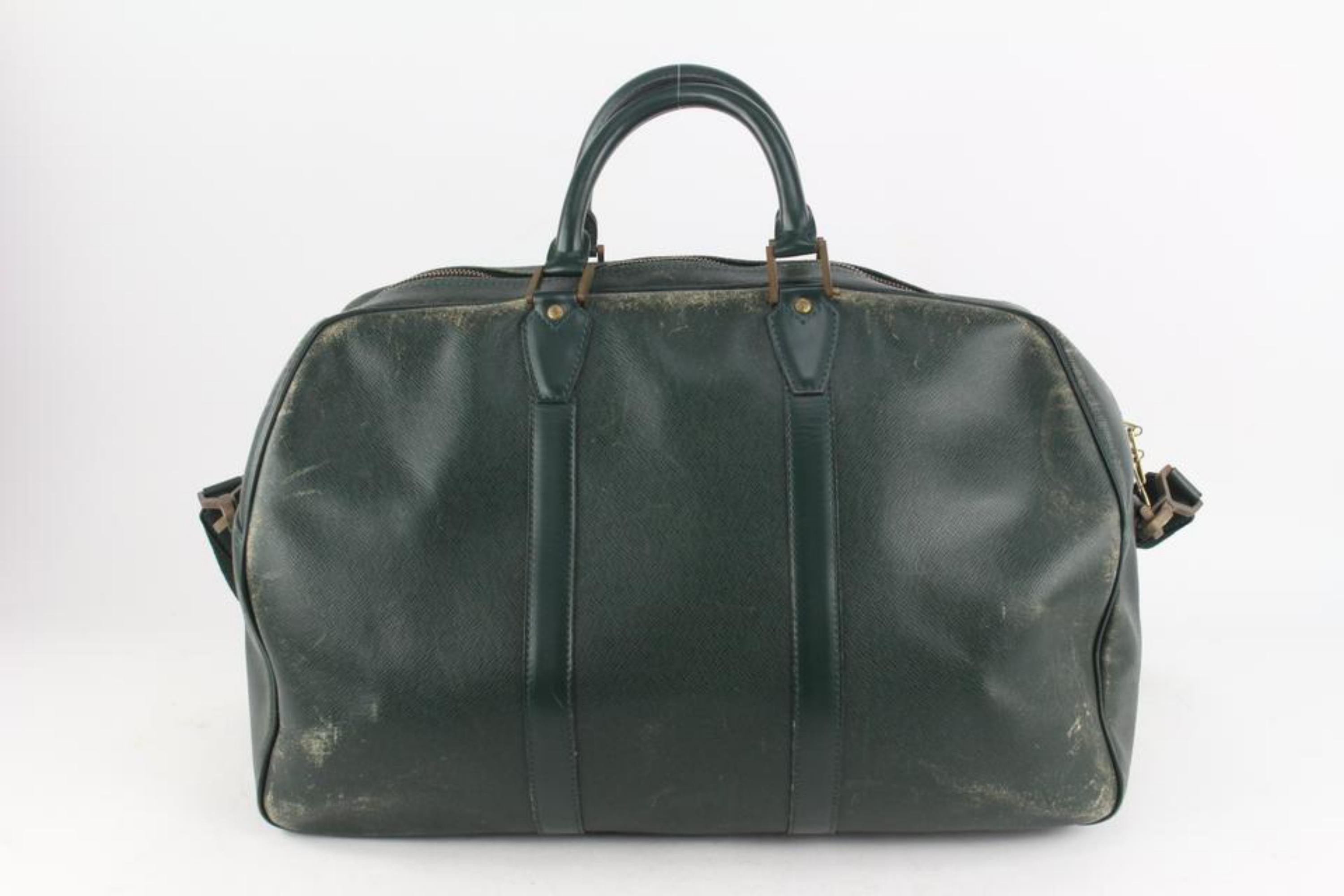 Louis Vuitton Kendall PM aus grünem Taiga-Leder mit Riemen 10lv1108 im Angebot 1