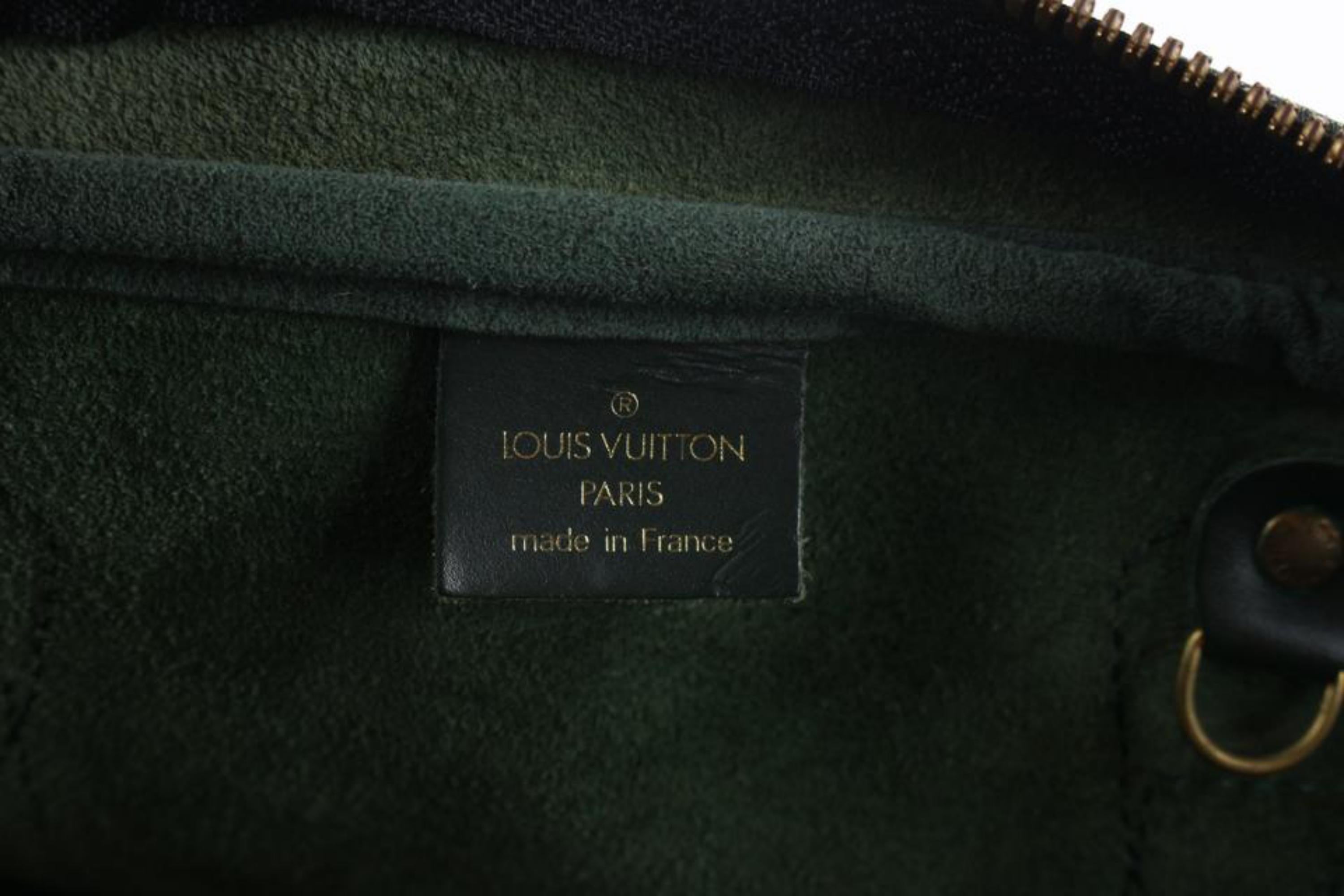Louis Vuitton Kendall PM aus grünem Taiga-Leder mit Riemen 10lv1108 im Angebot 4