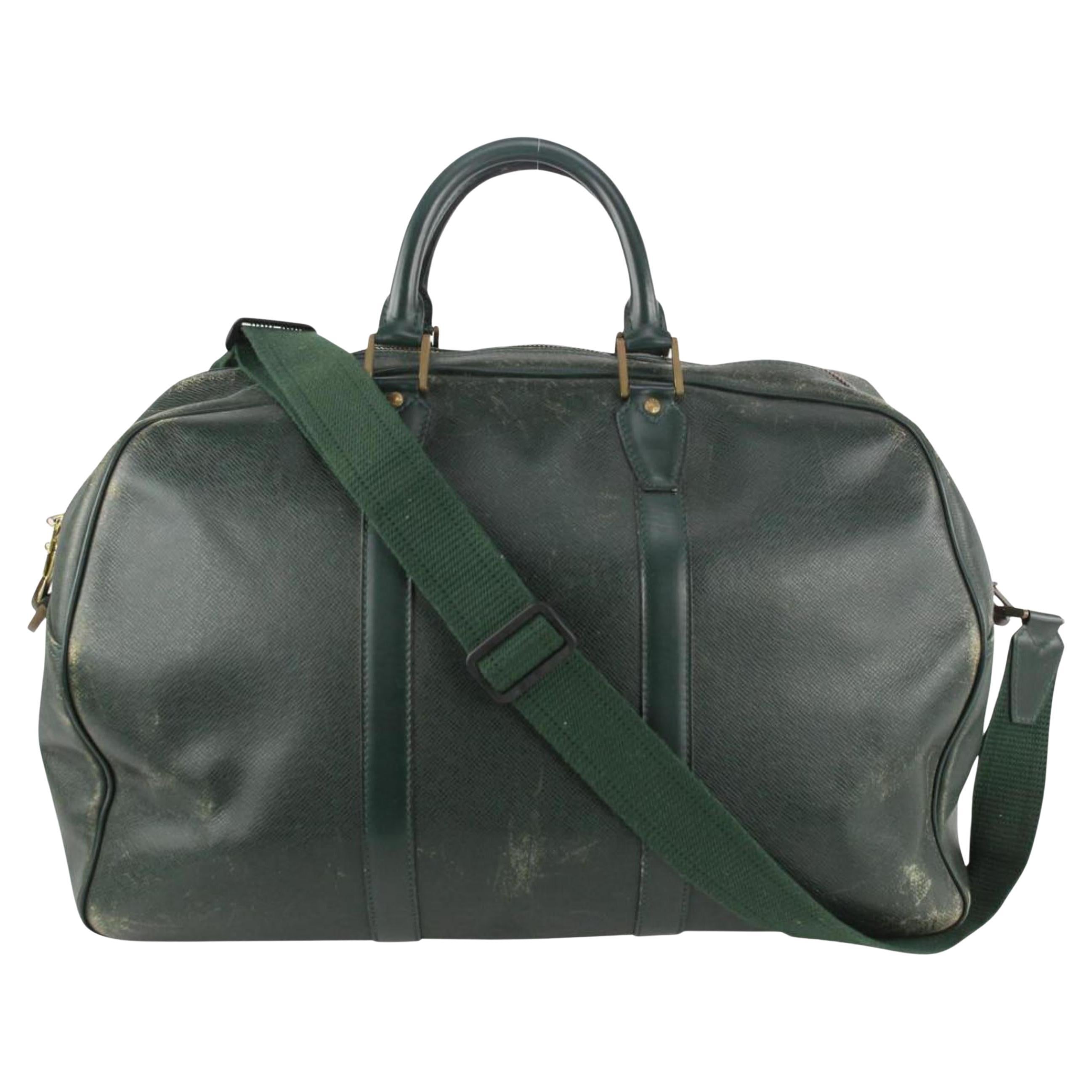 Louis Vuitton Kendall PM aus grünem Taiga-Leder mit Riemen 10lv1108 im Angebot