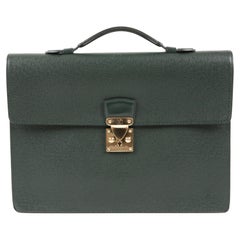 Grüne Taiga Laguito Aktentasche/Tasche aus Leder von Louis Vuitton